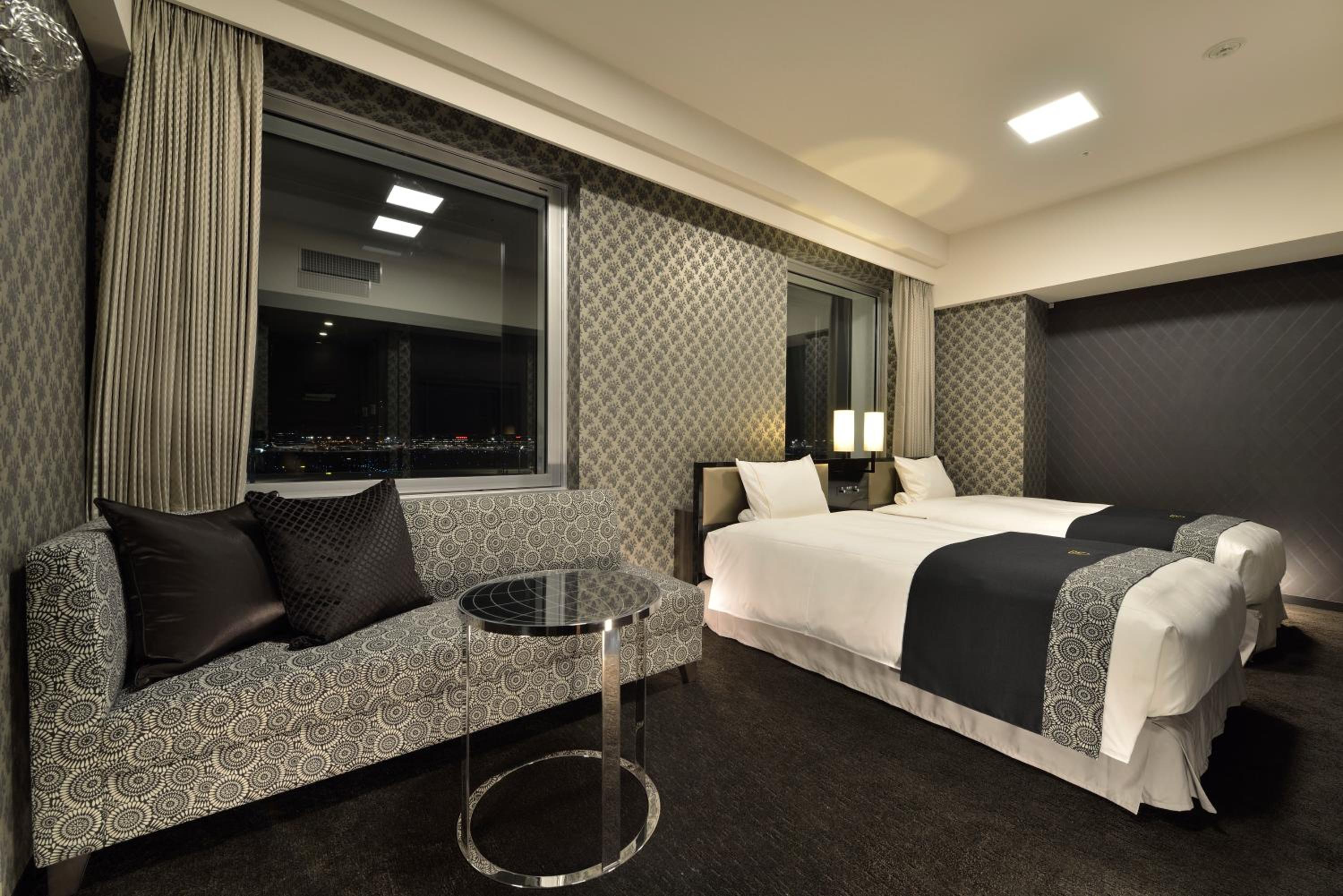 Premium Deluxe Twin Room with Complimentary Breakfast - Photo 1
