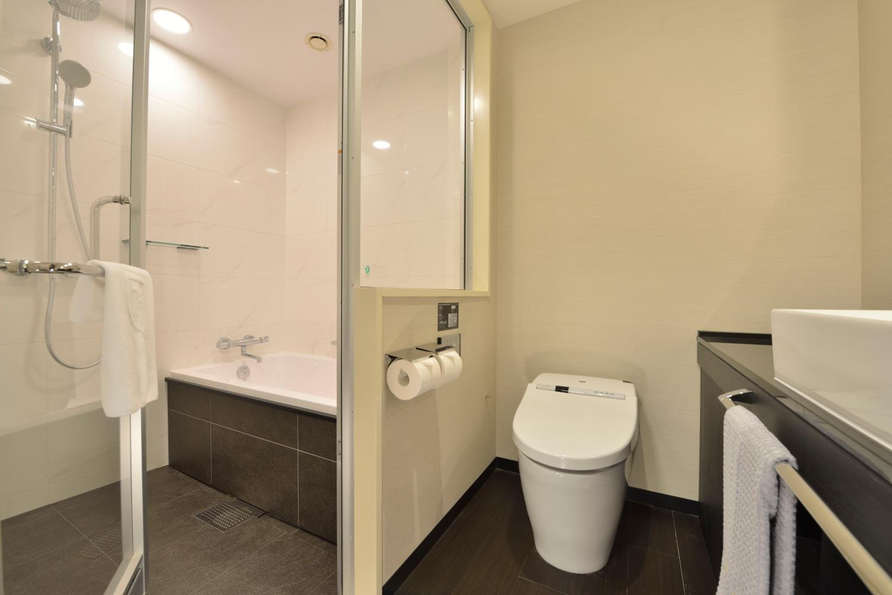 Premium Deluxe Twin Room with Complimentary Breakfast - Photo 2
