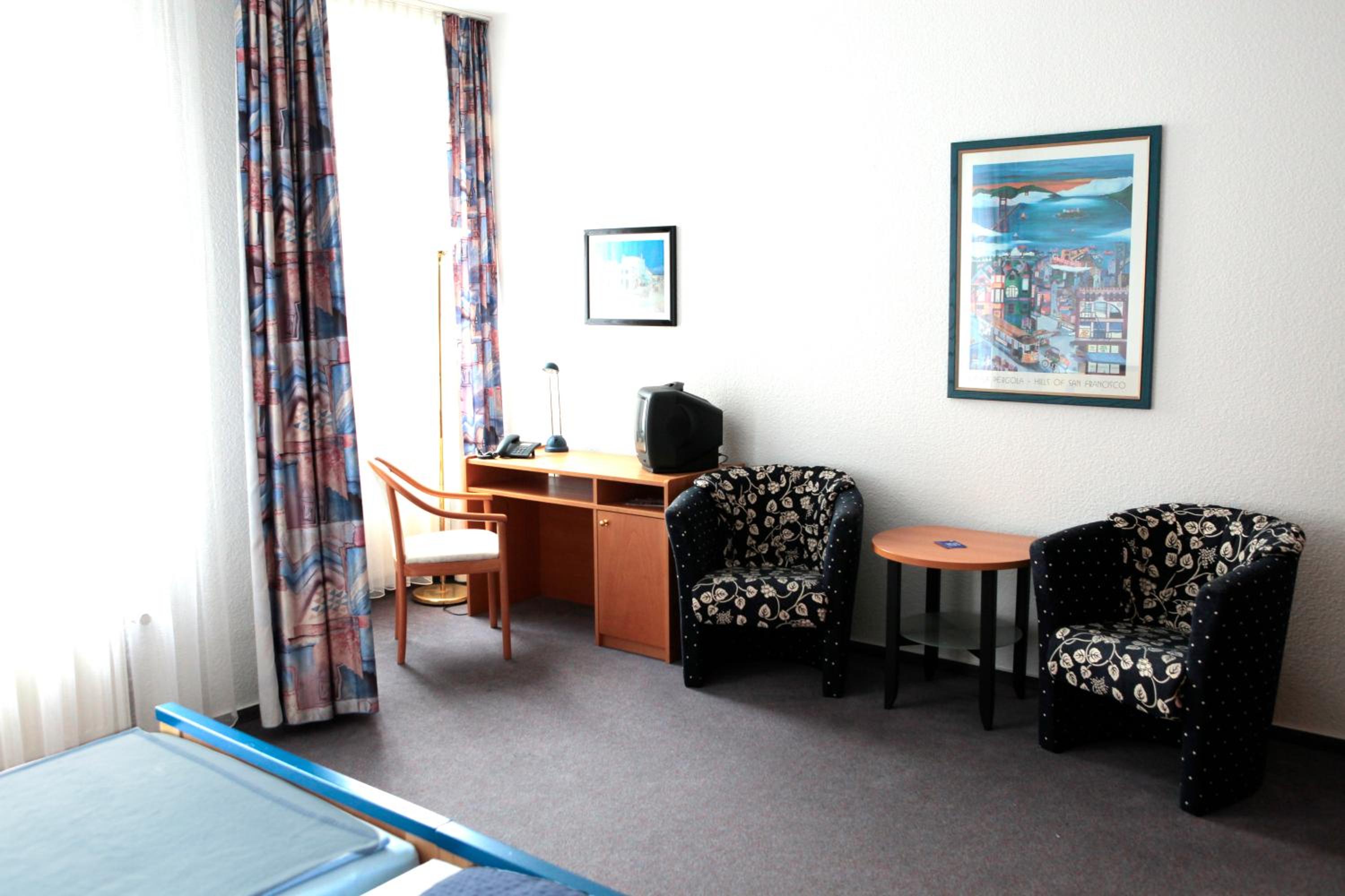 Double or Twin Room photo 3
