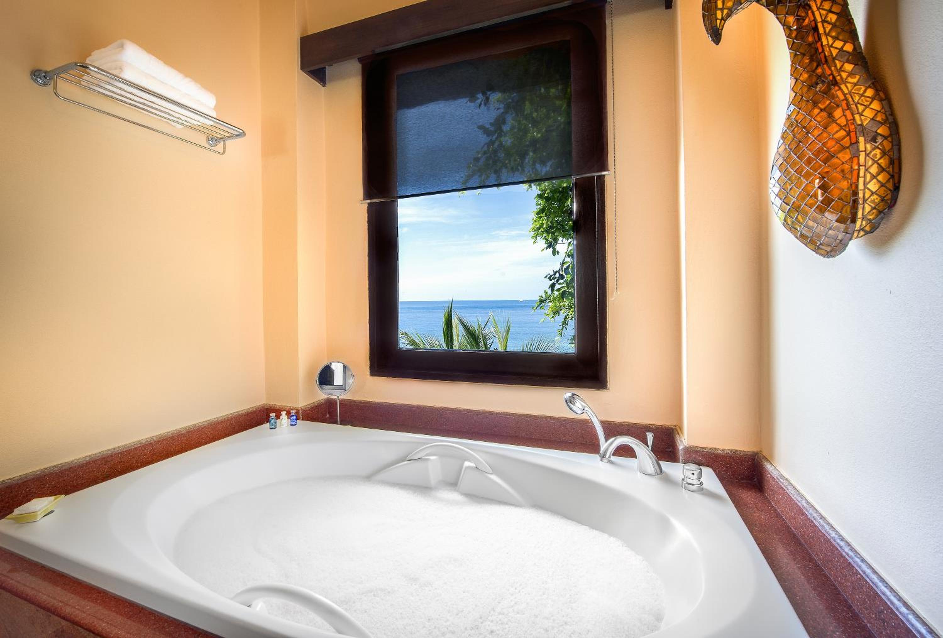 Deluxe Suite Pavilion with Sea View photo 3