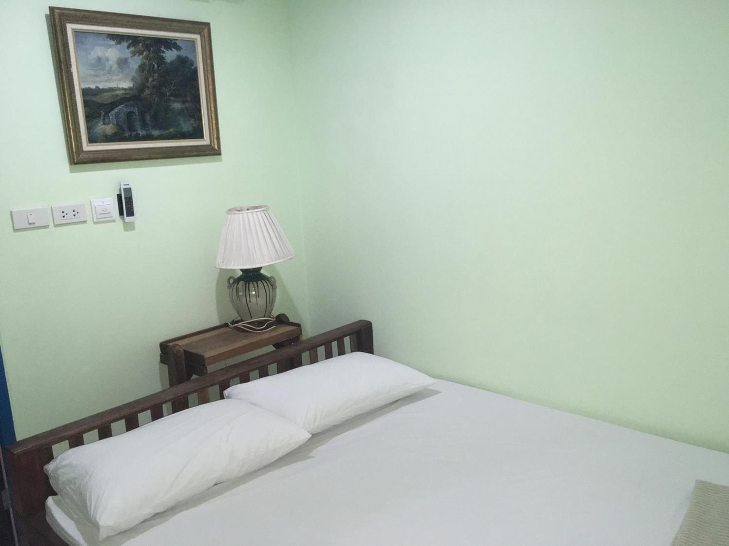 Small Double Room with Shared Bathroom photo 1