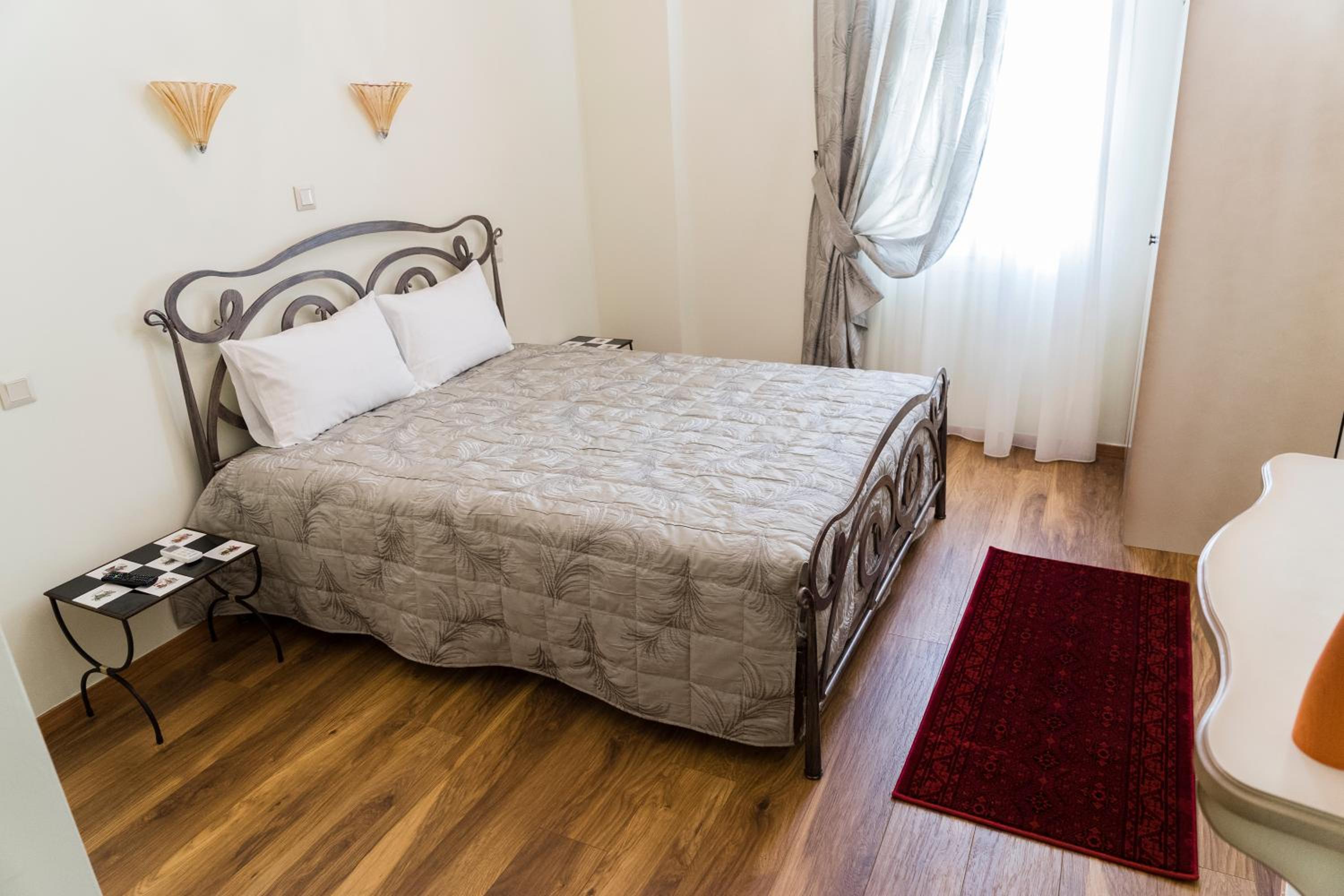 Deluxe Room - Photo 5