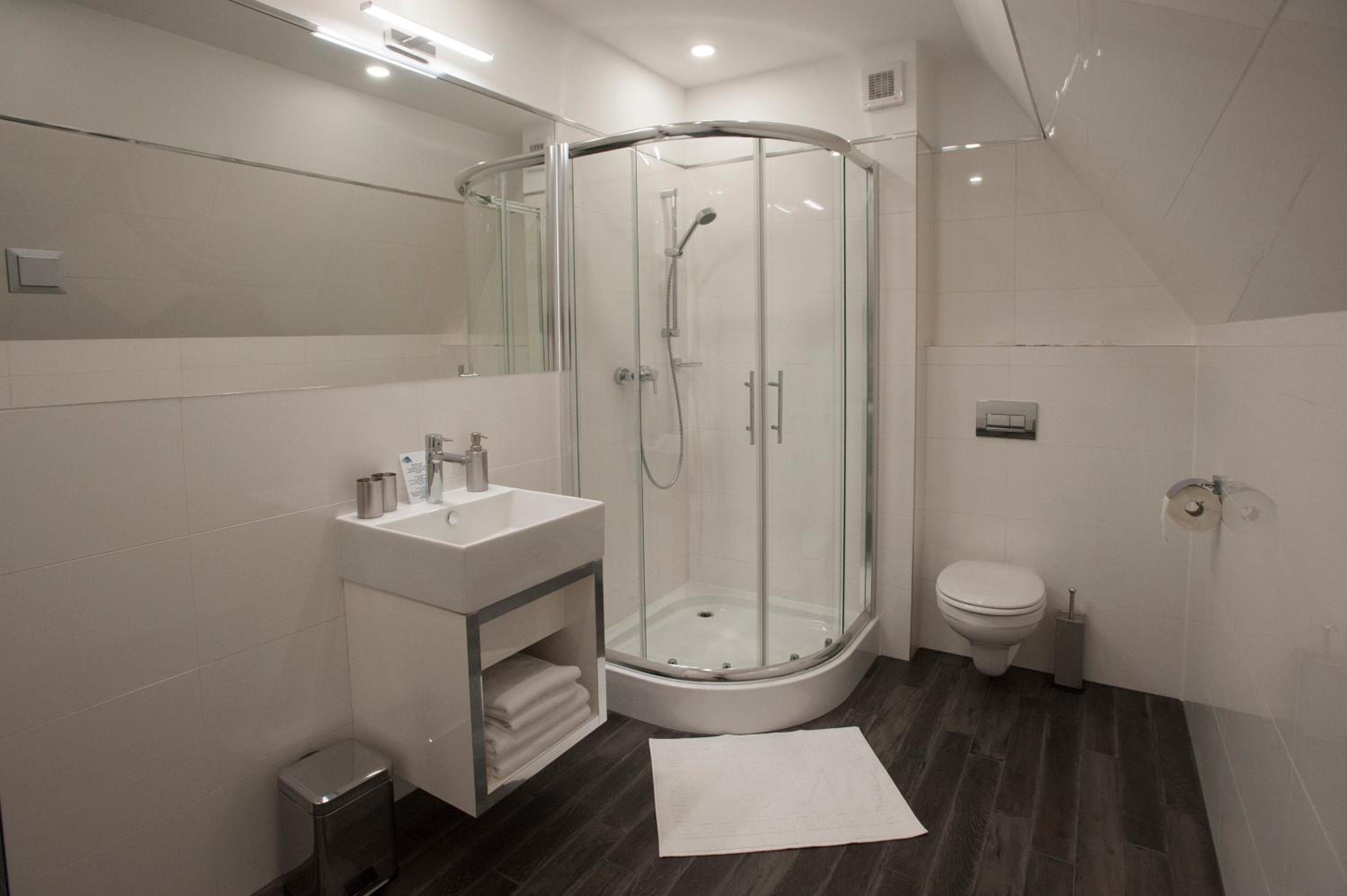 Triple Room with Shower - Photo 2