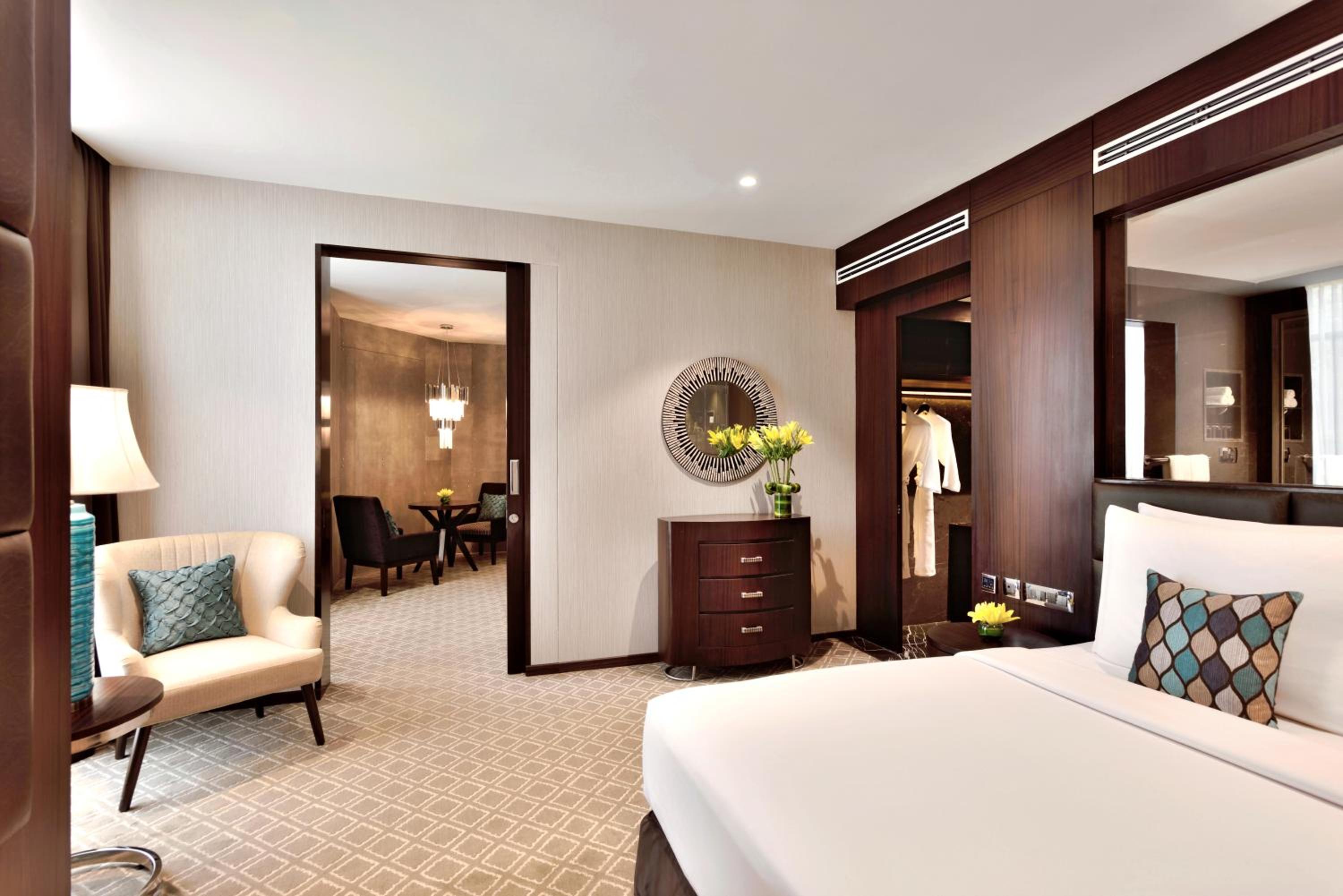 Suite - Photo 8