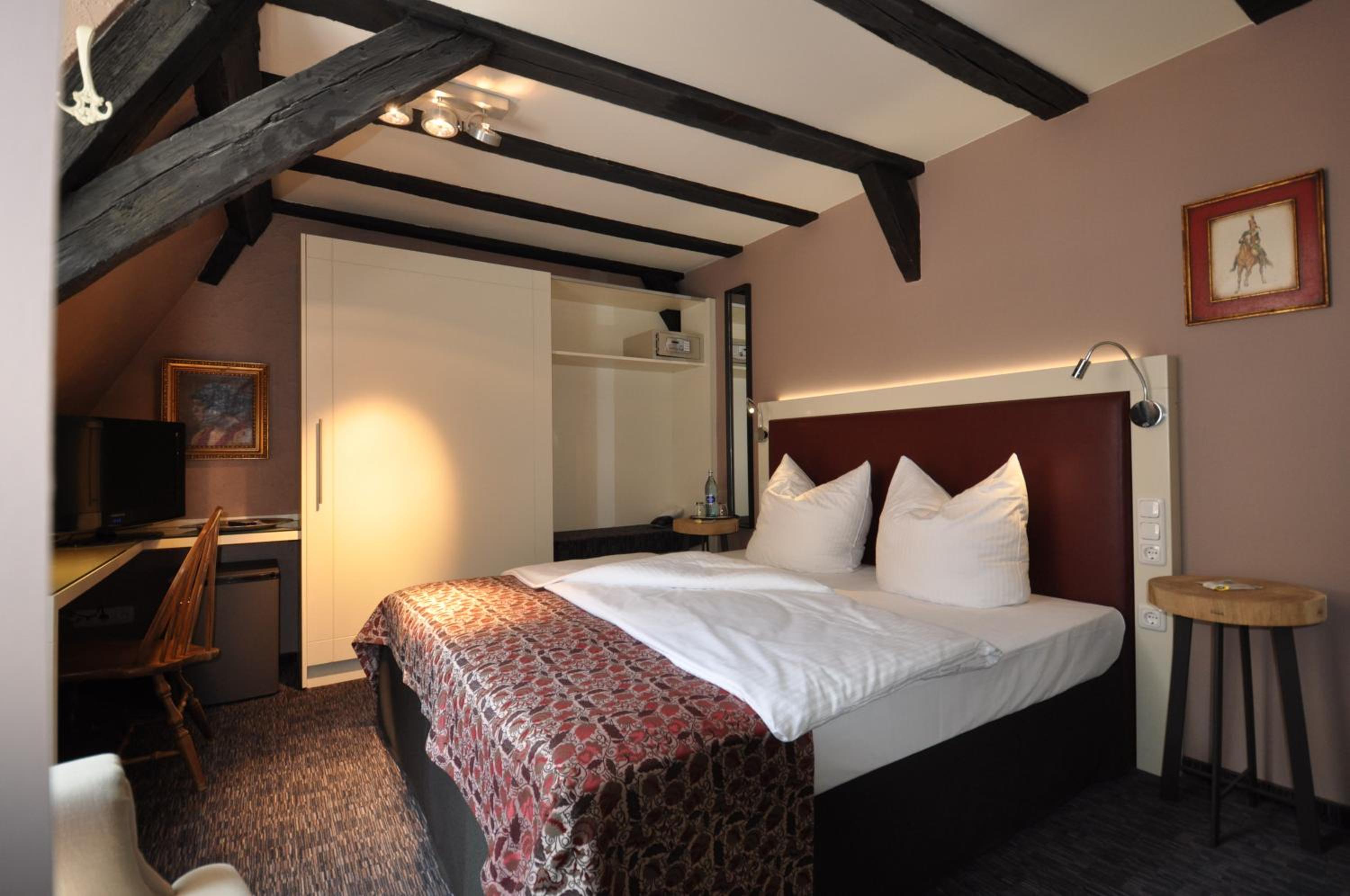 Double Room - Photo 6