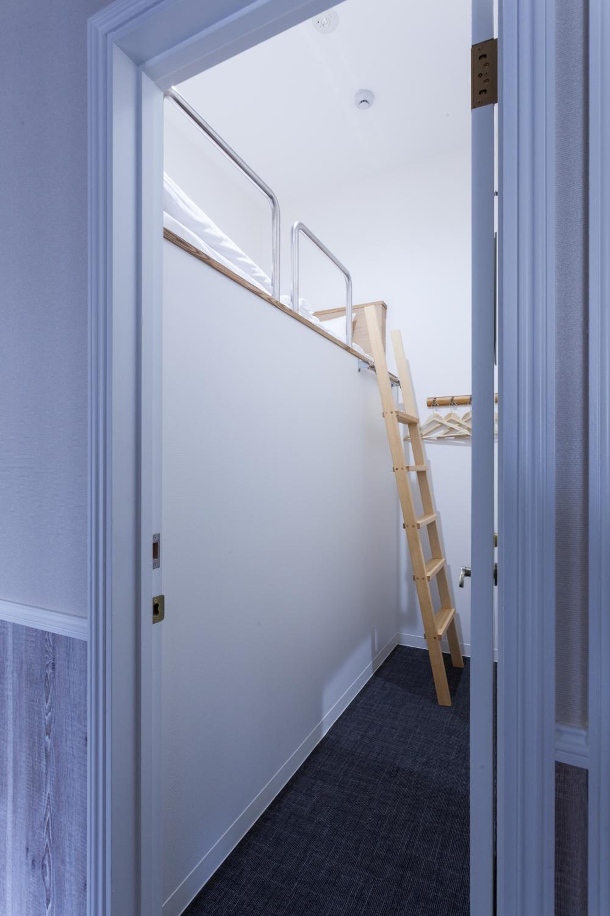 Single Capsule Room - Upper