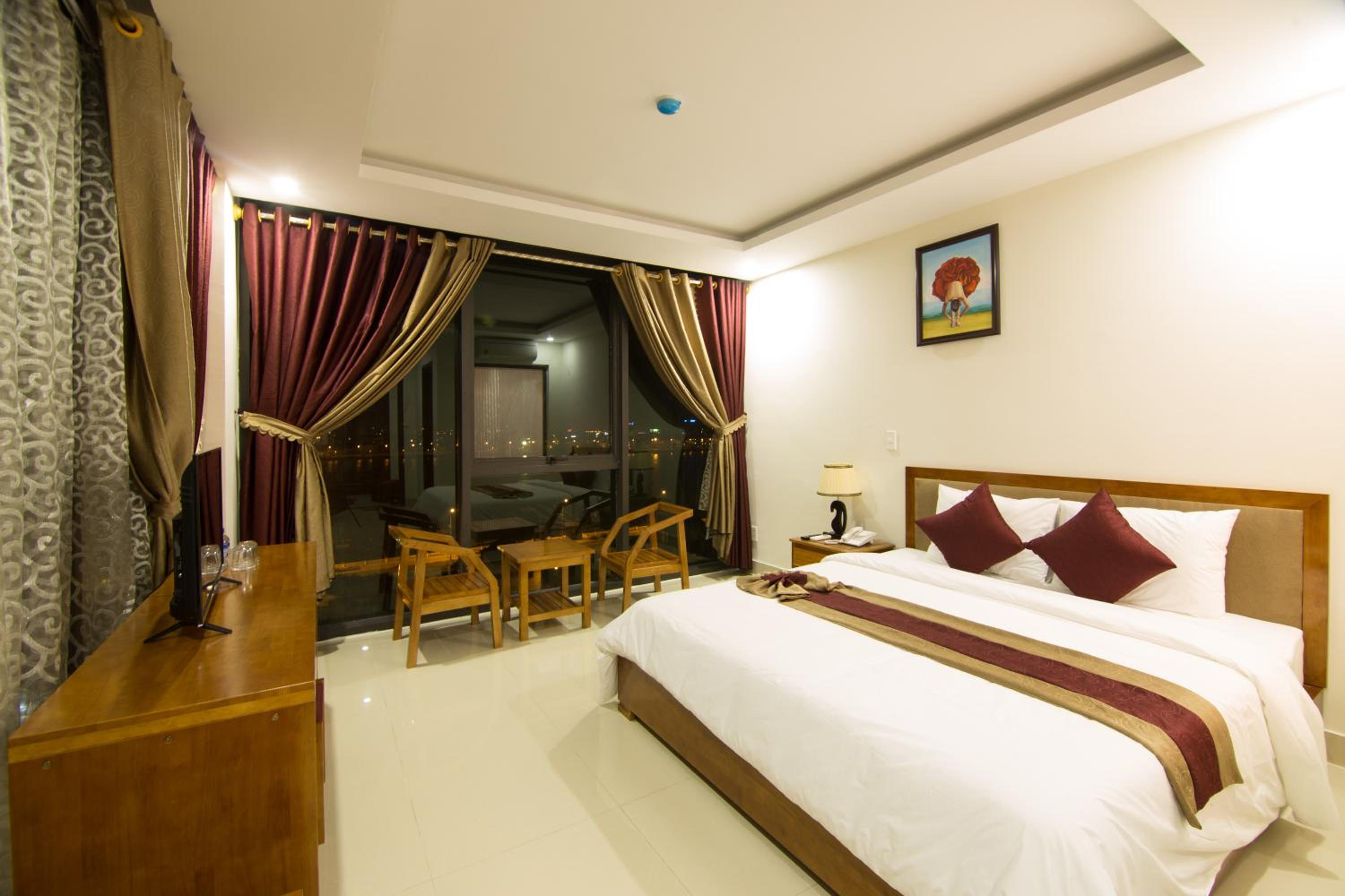 Deluxe King Room photo 2