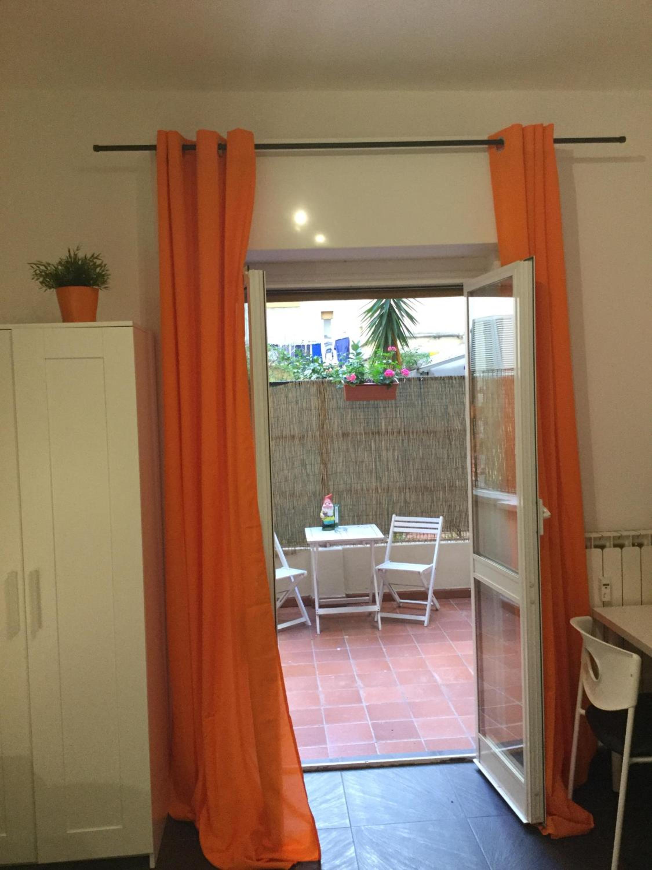 Double Room with Balcony - Photo 10
