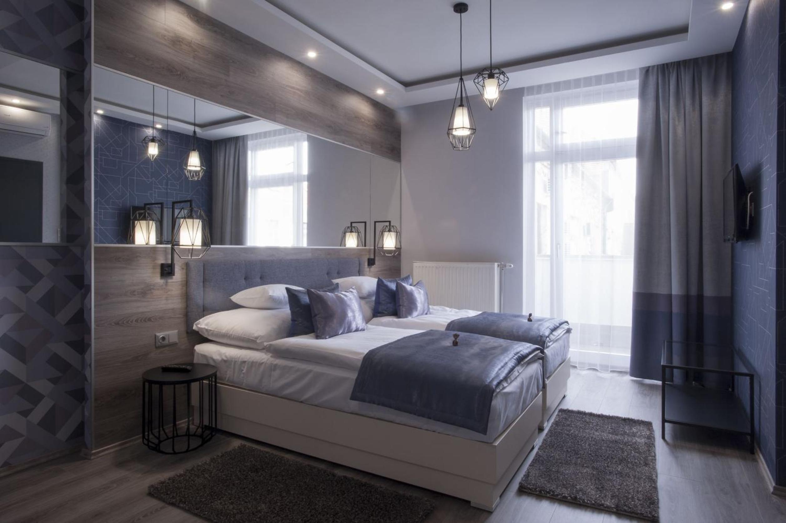 Double or Twin Room with Shower - Photo 7