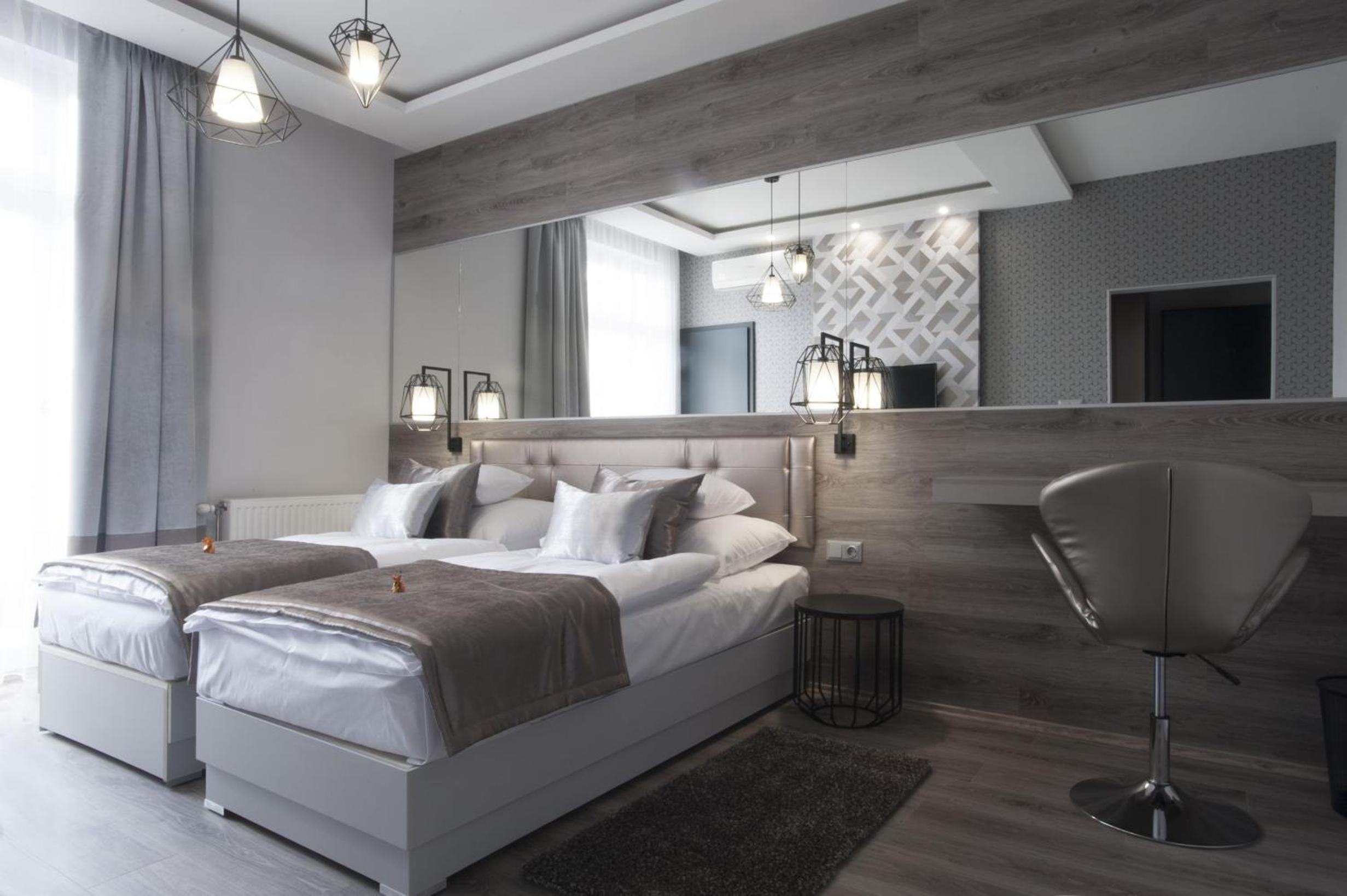 Double or Twin Room with Shower - Photo 8