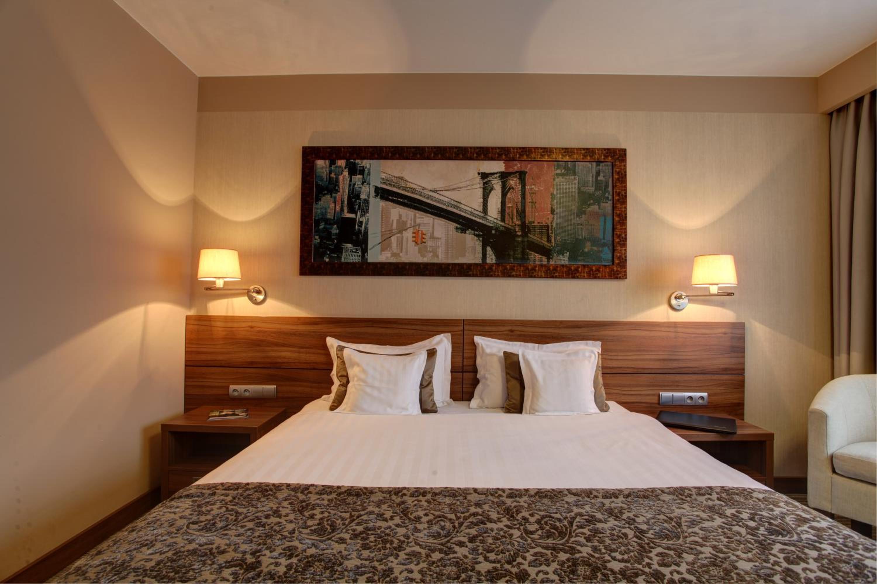 Double Room with one large bed - Photo 5