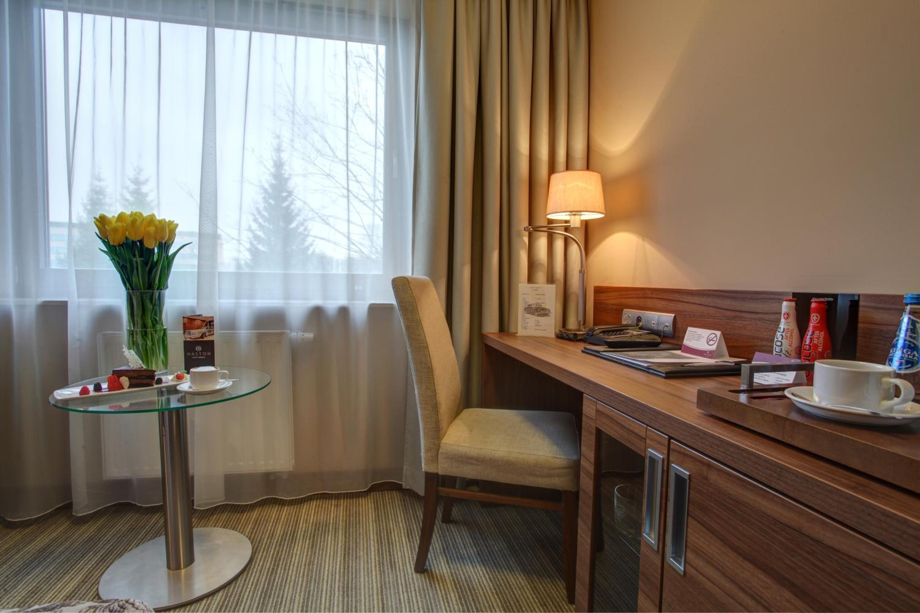 Double Room with one large bed - Photo 6