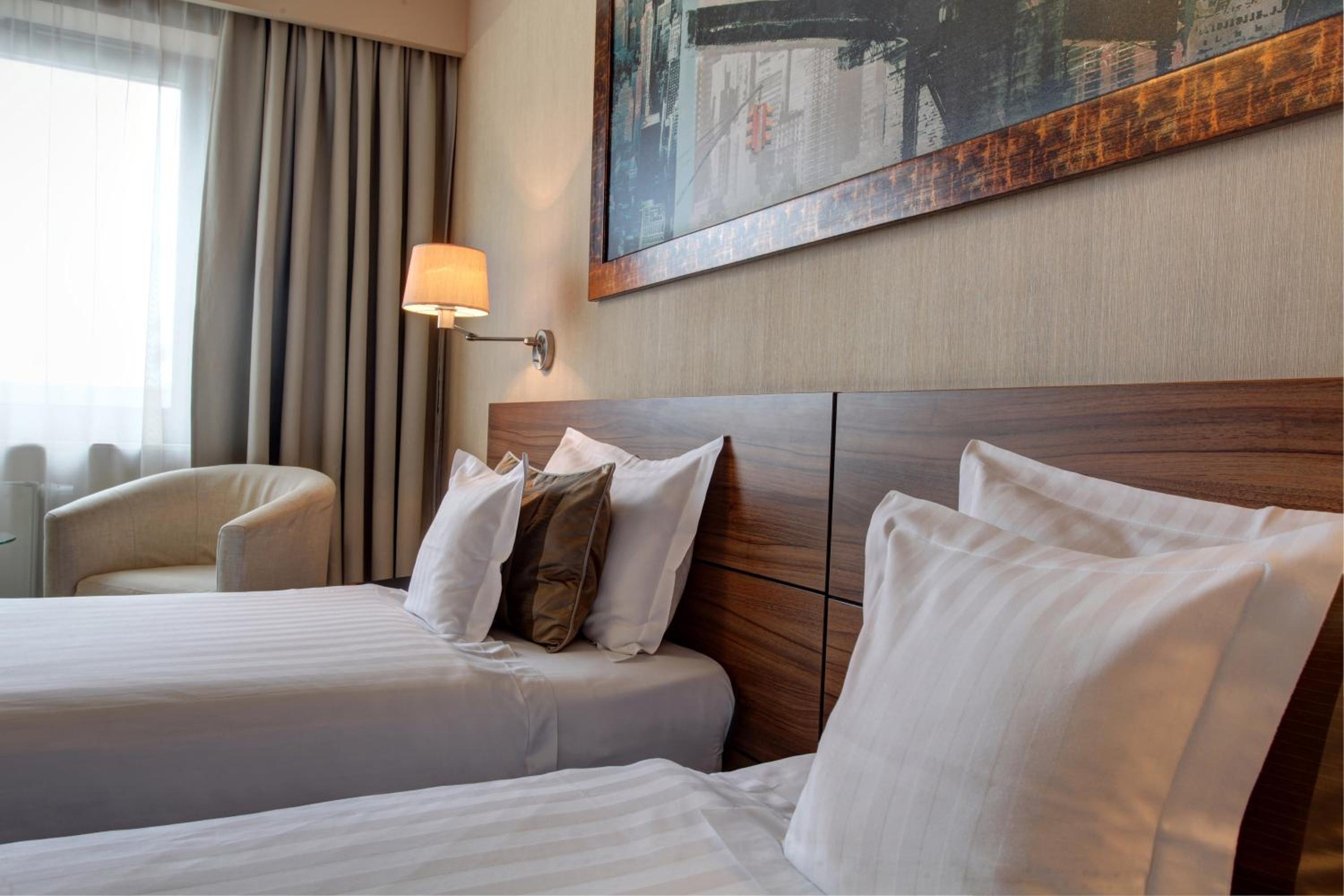 Standard Twin Room - Photo 8