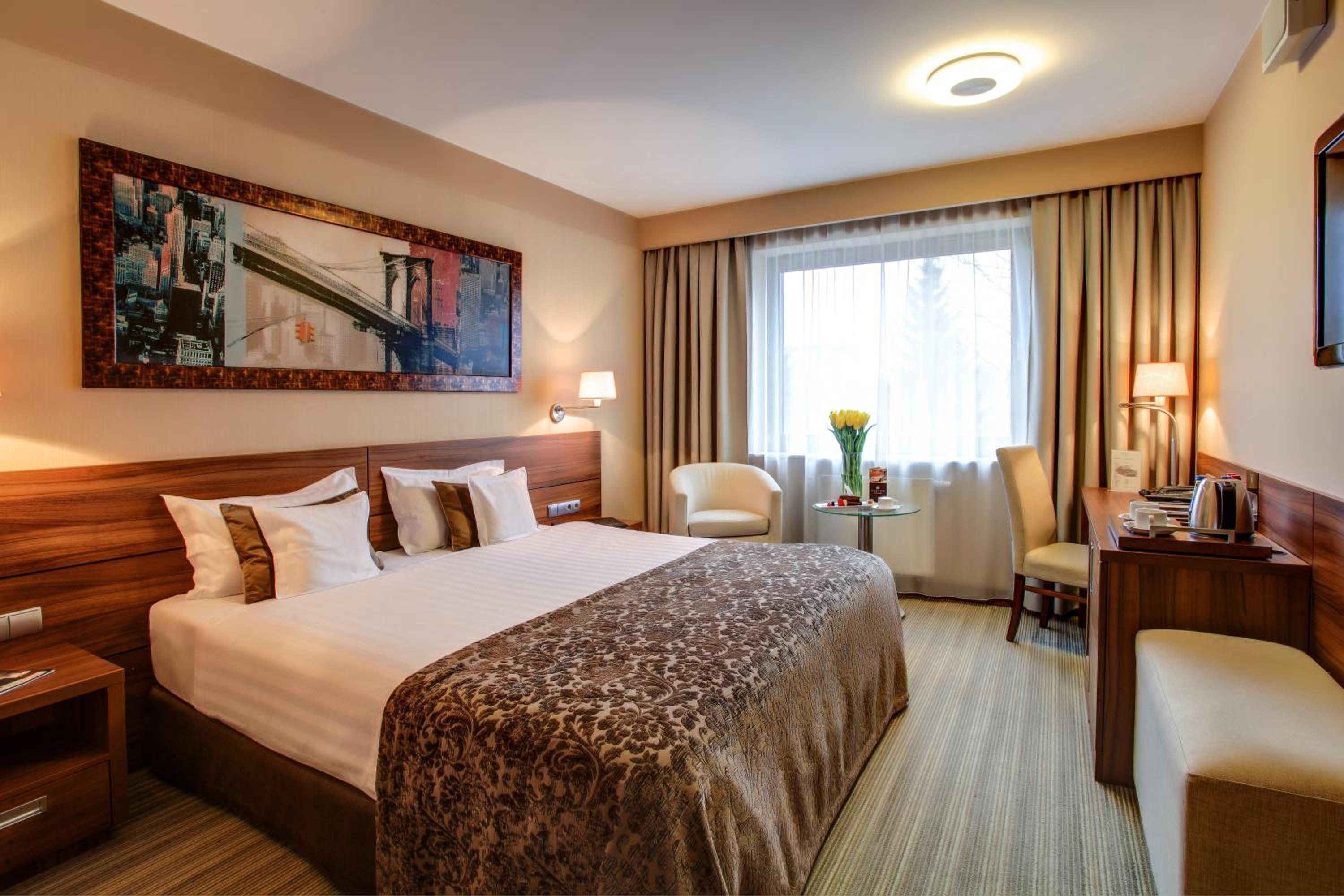 Double Room with one large bed - Photo 1