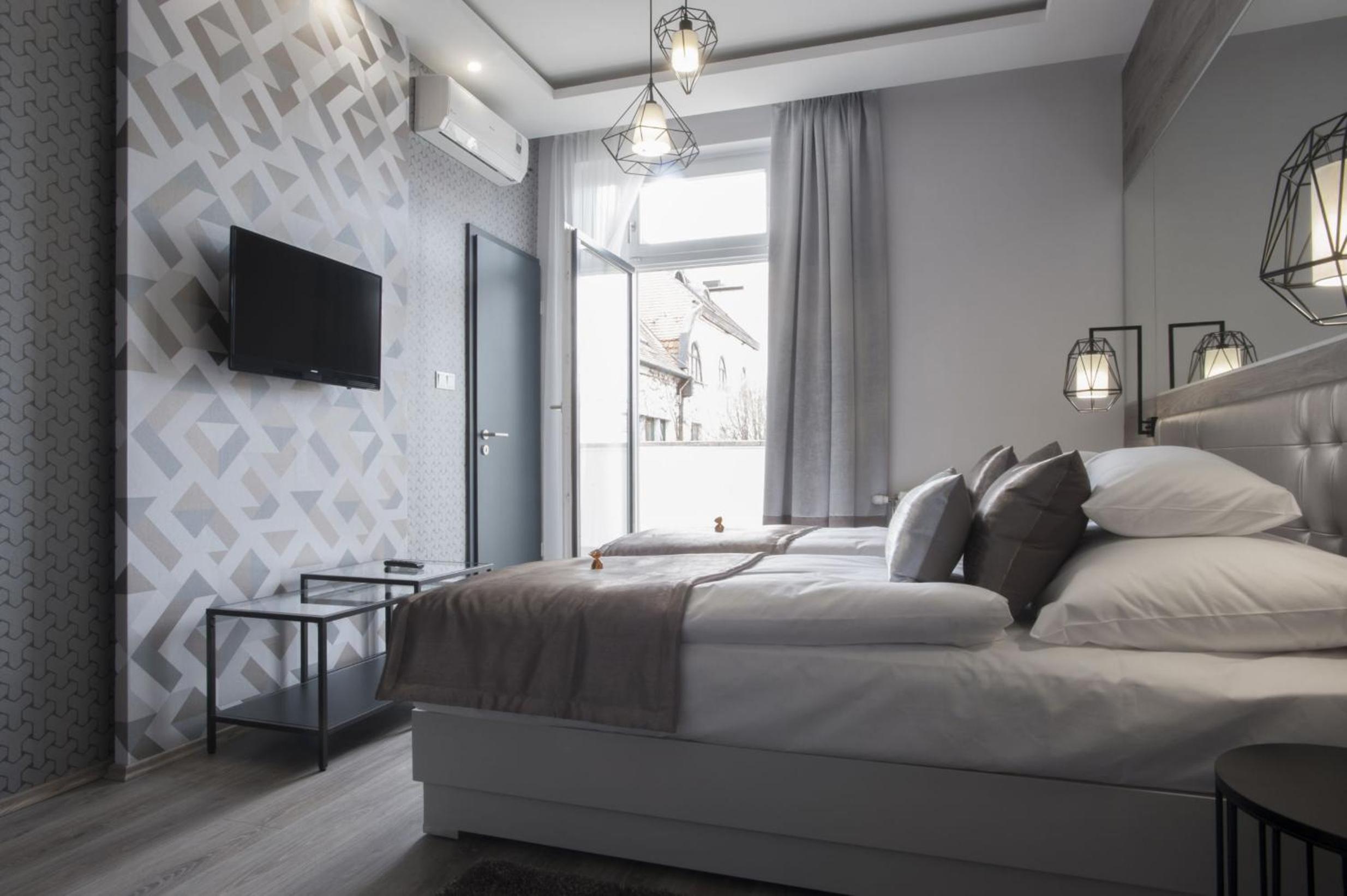 Double or Twin Room with Extra Bed - Photo 4