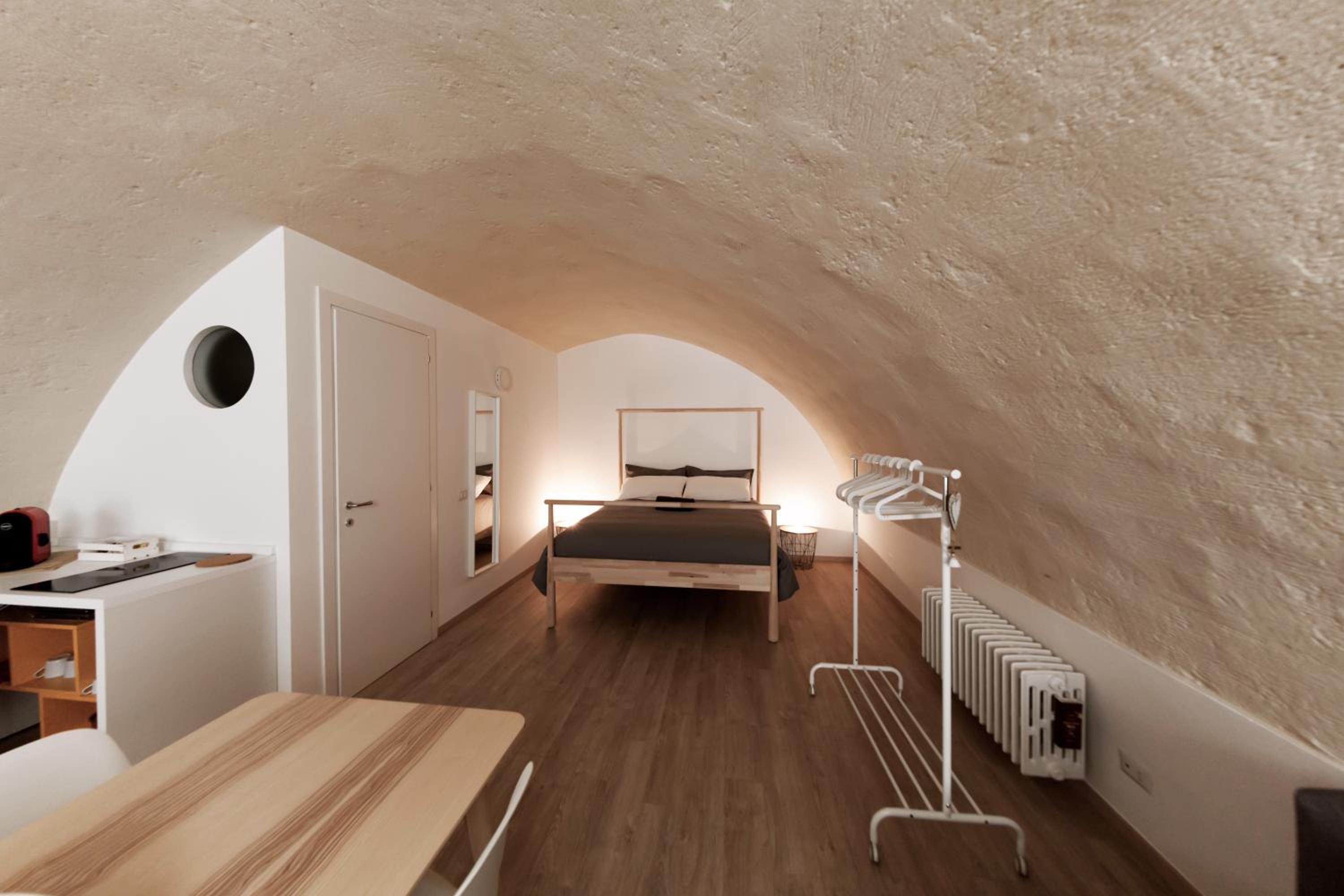 One-Bedroom House - Photo 2
