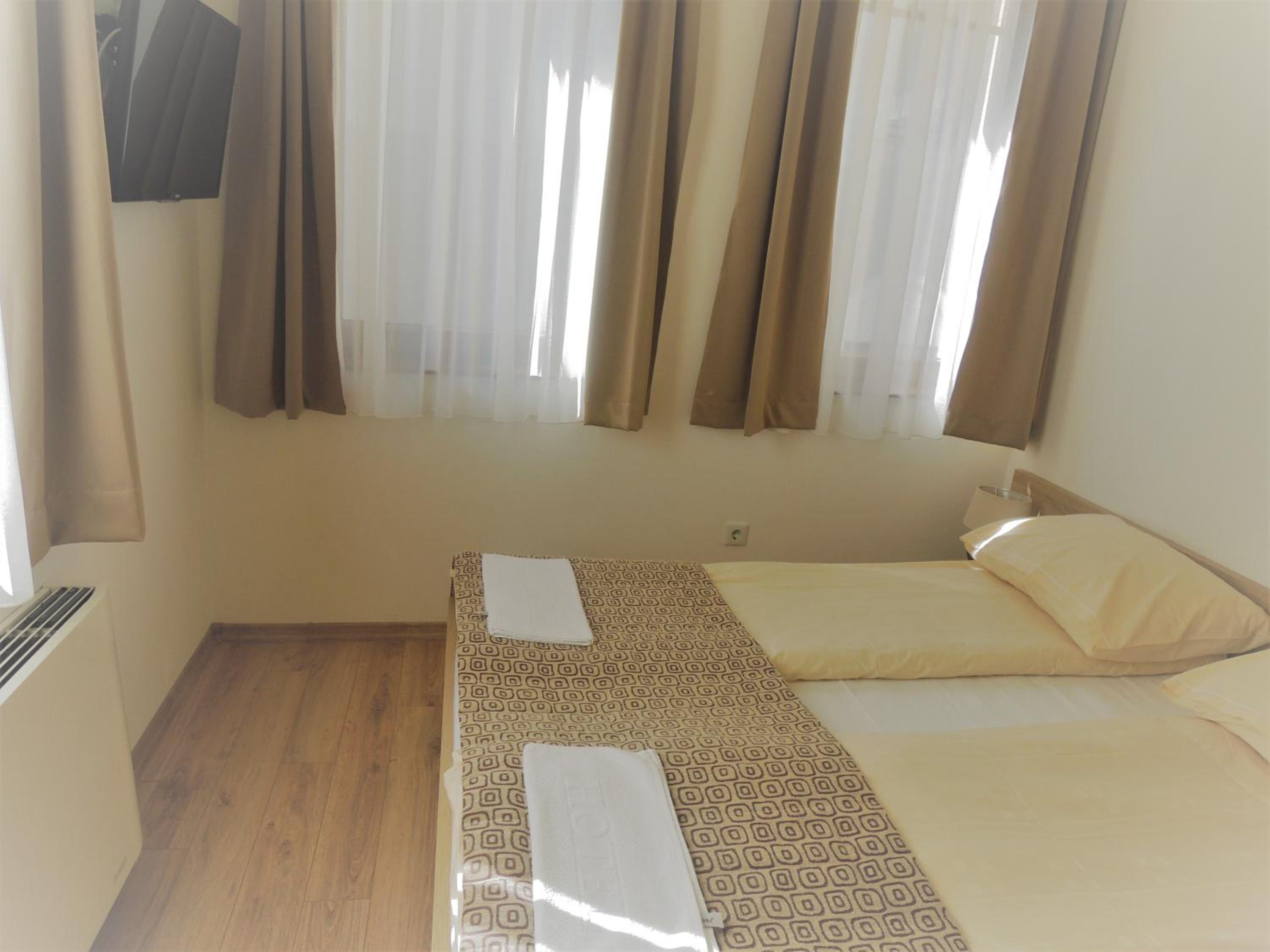 Double Room - Photo 6