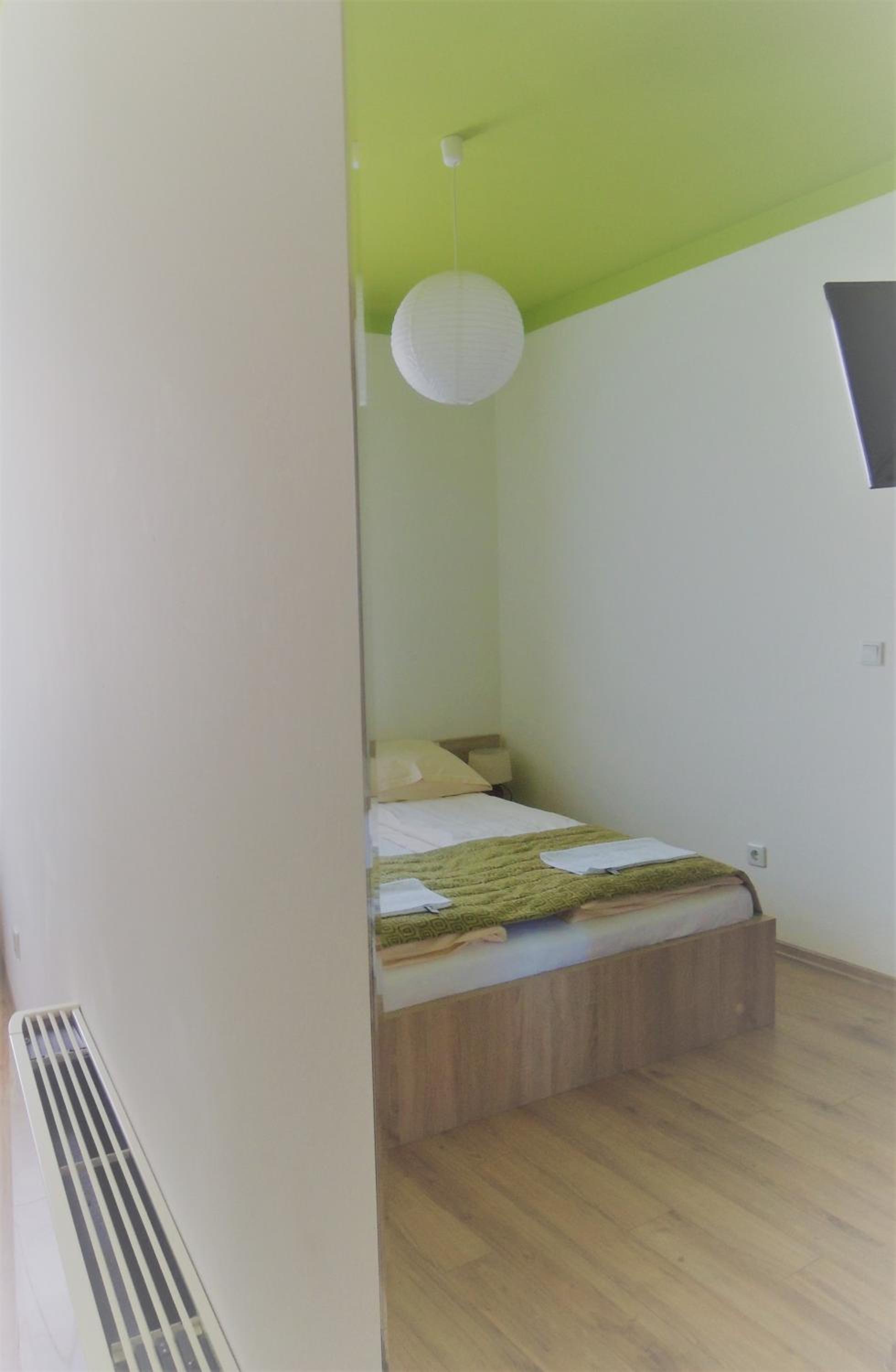 Double Room - Photo 7
