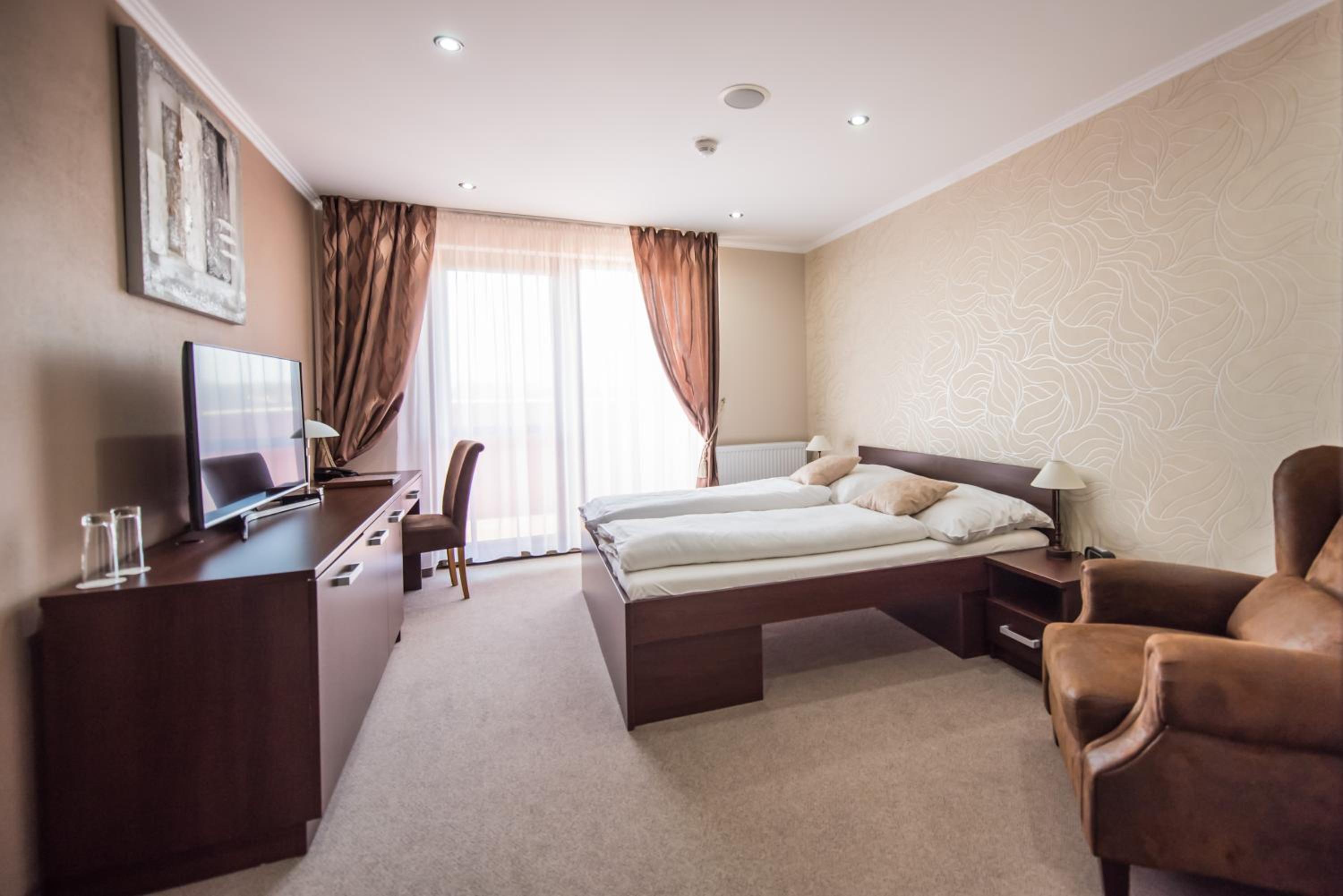 Double or Twin Room - Photo 4