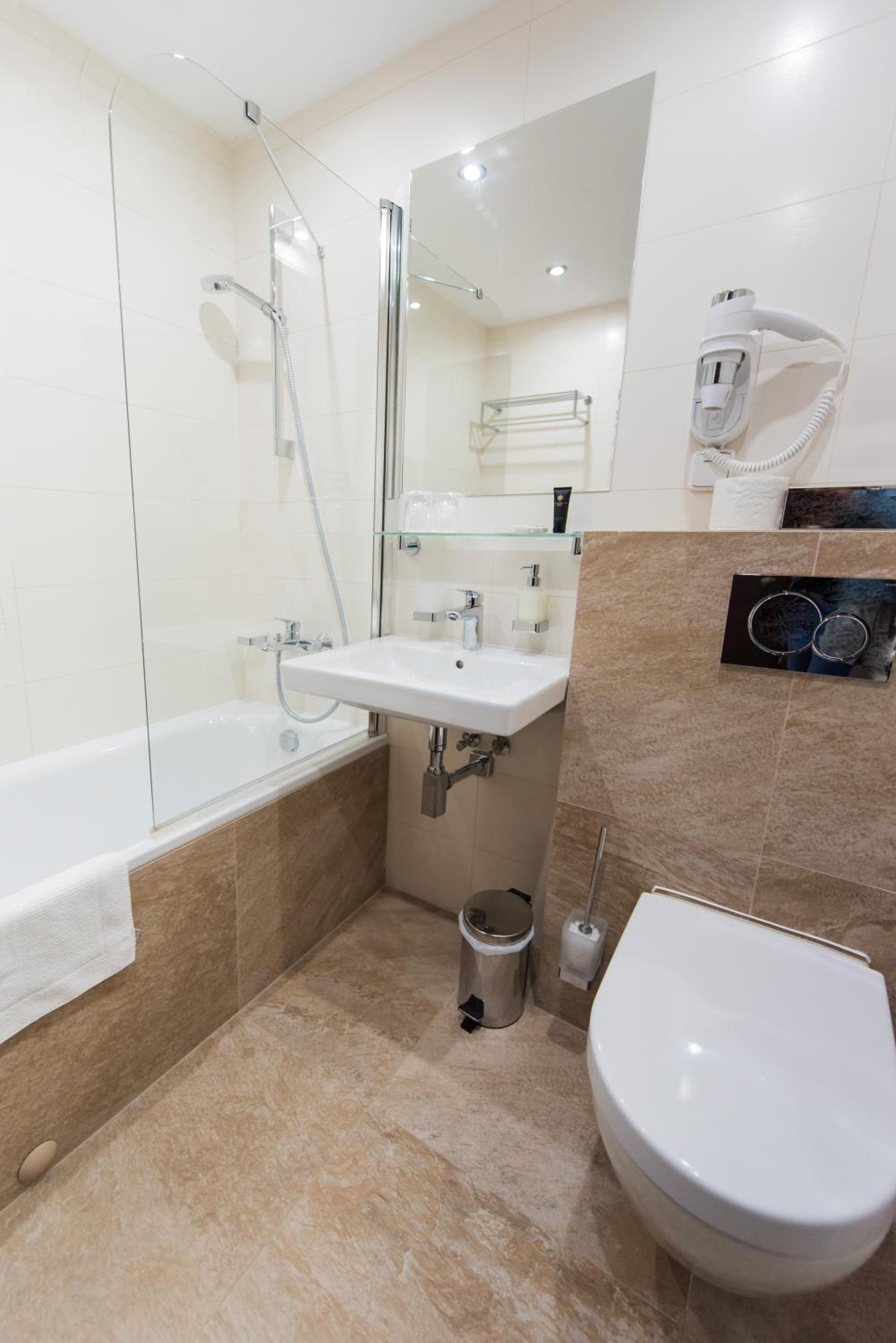 Double or Twin Room - Photo 3