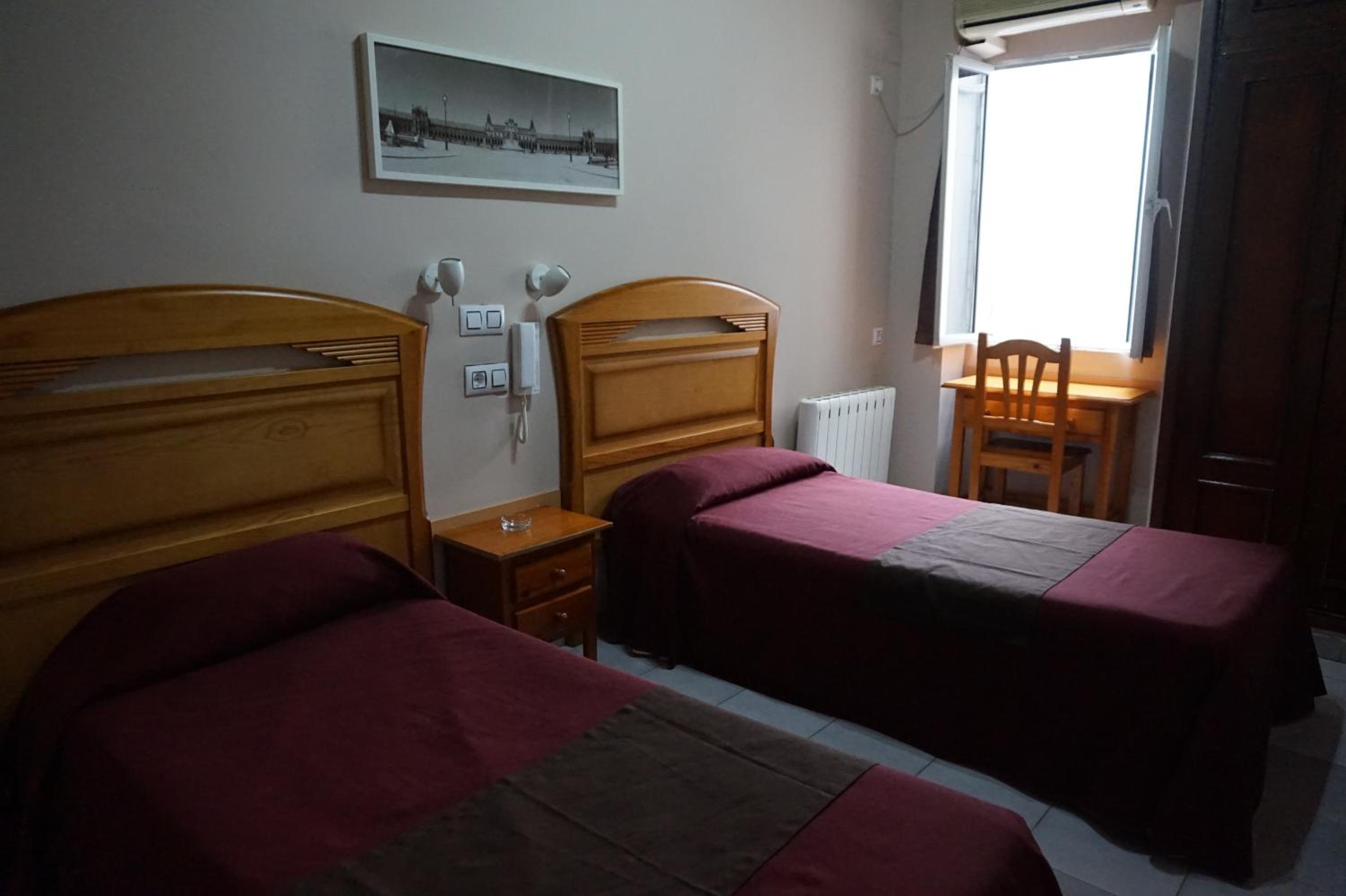 Basic Double Room photo 3