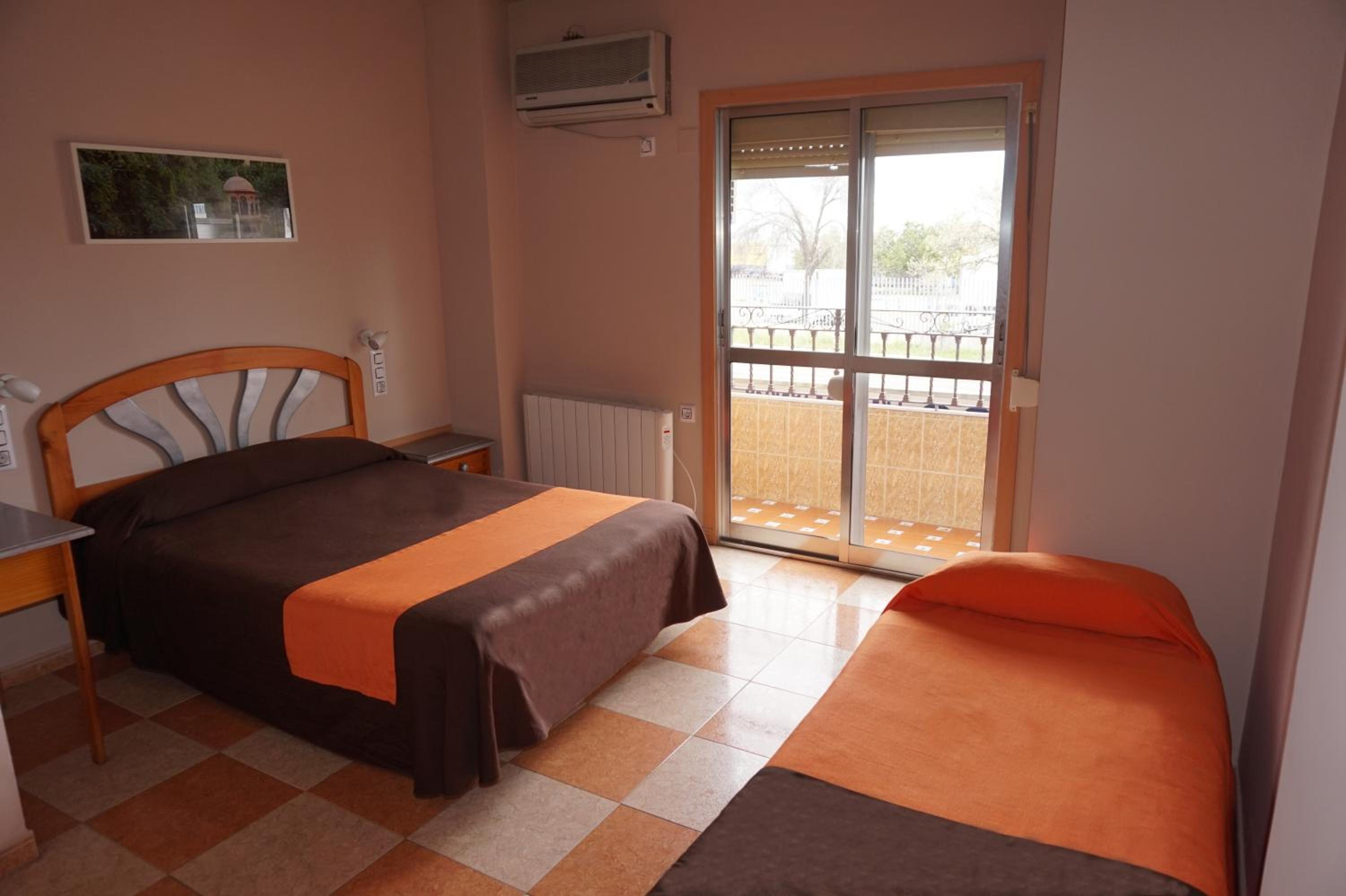 Basic Triple Room photo 3