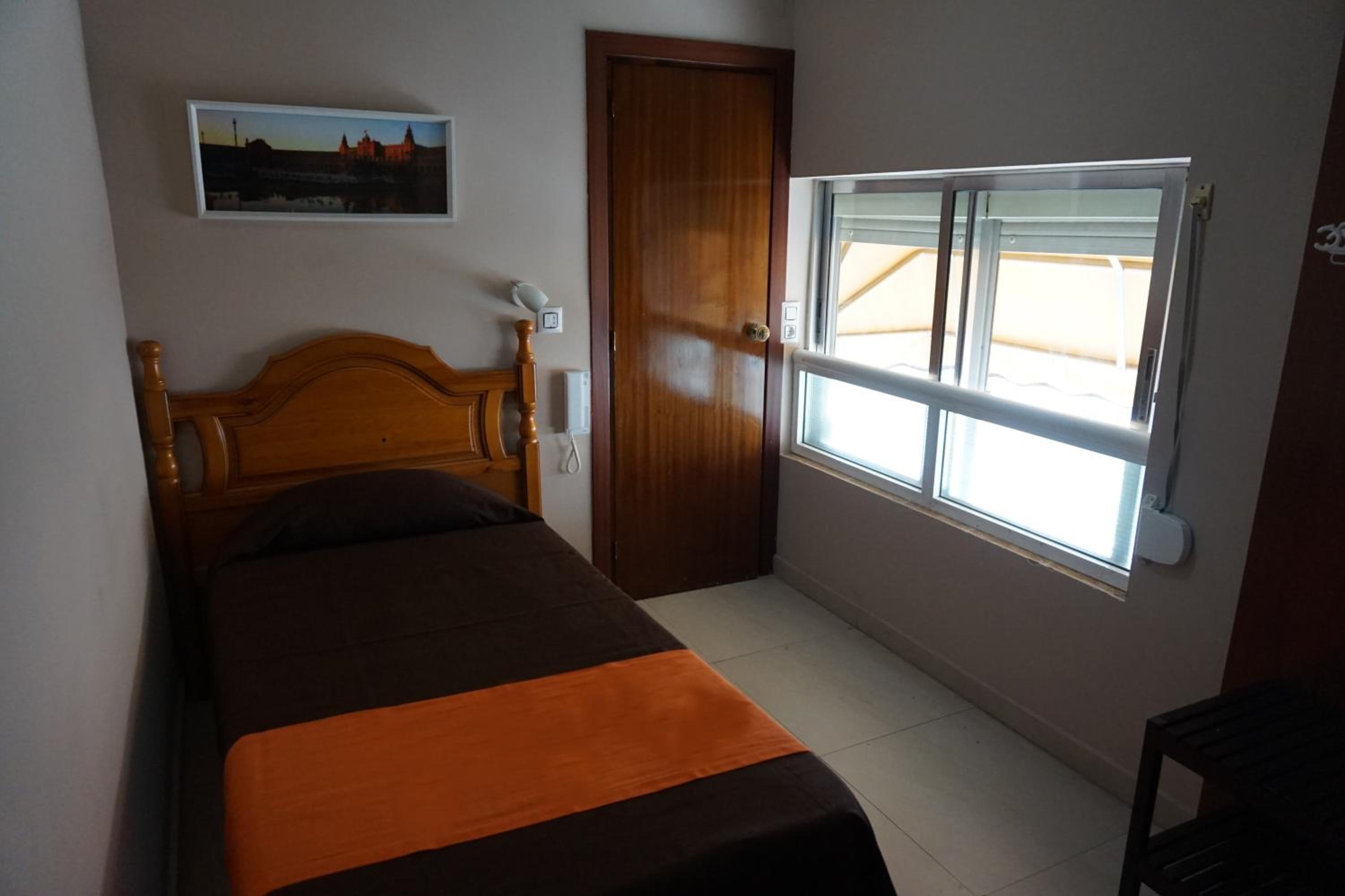 Single Room with Private External Bathroom photo 3