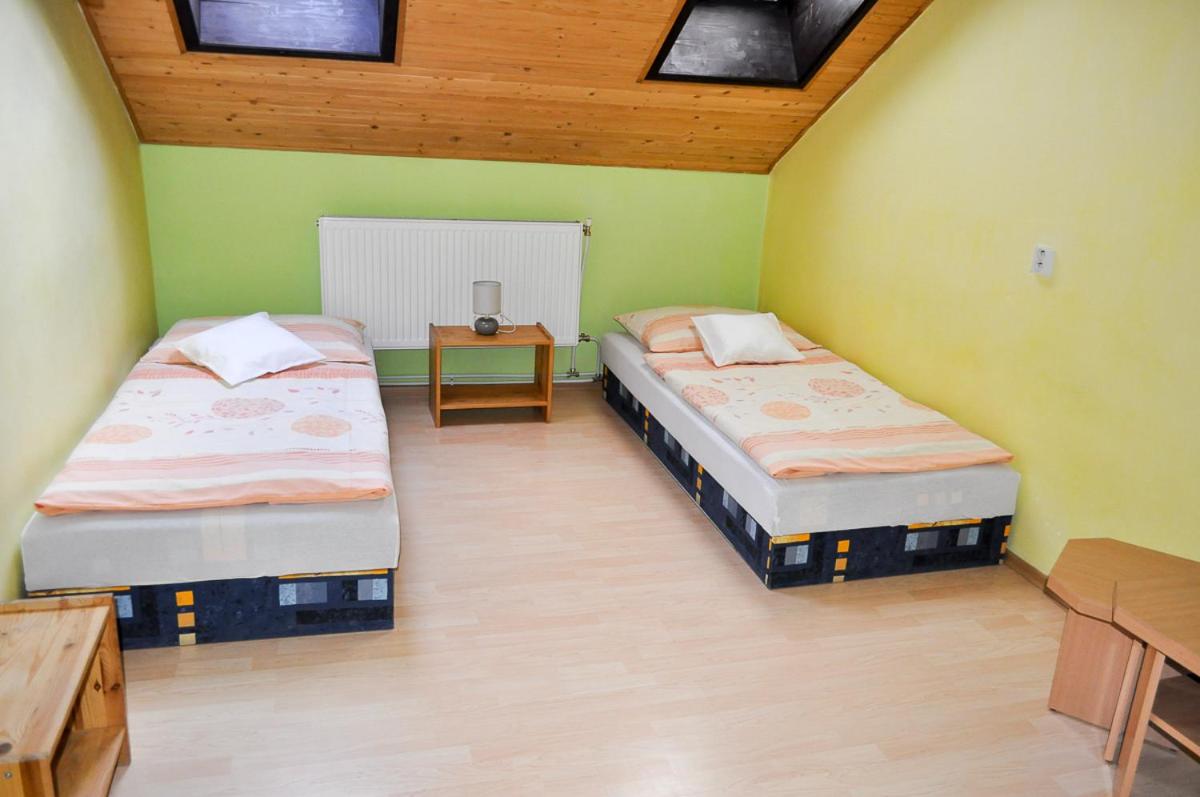 Triple Room with Private Bathroom - Photo 3