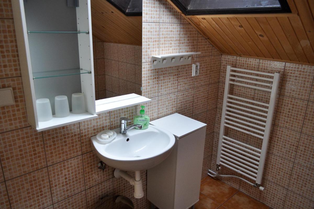 Triple Room with Private Bathroom - Photo 2