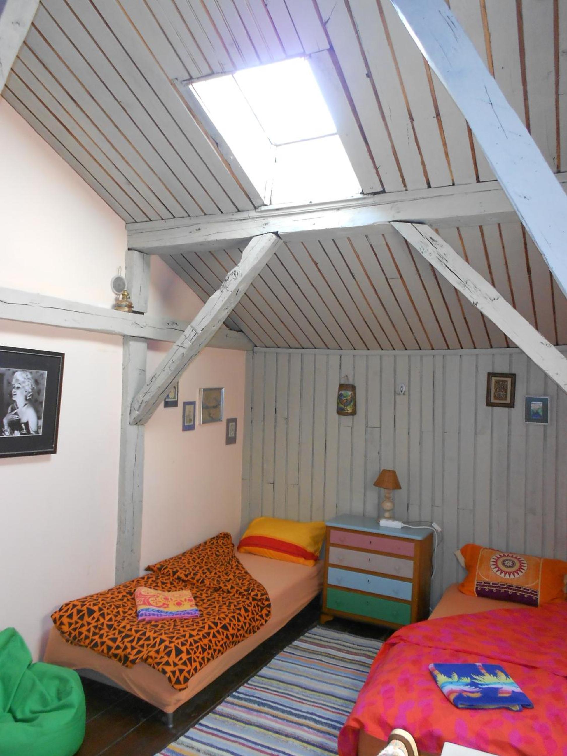 Standard Twin Room with Shared Bathroom photo 3