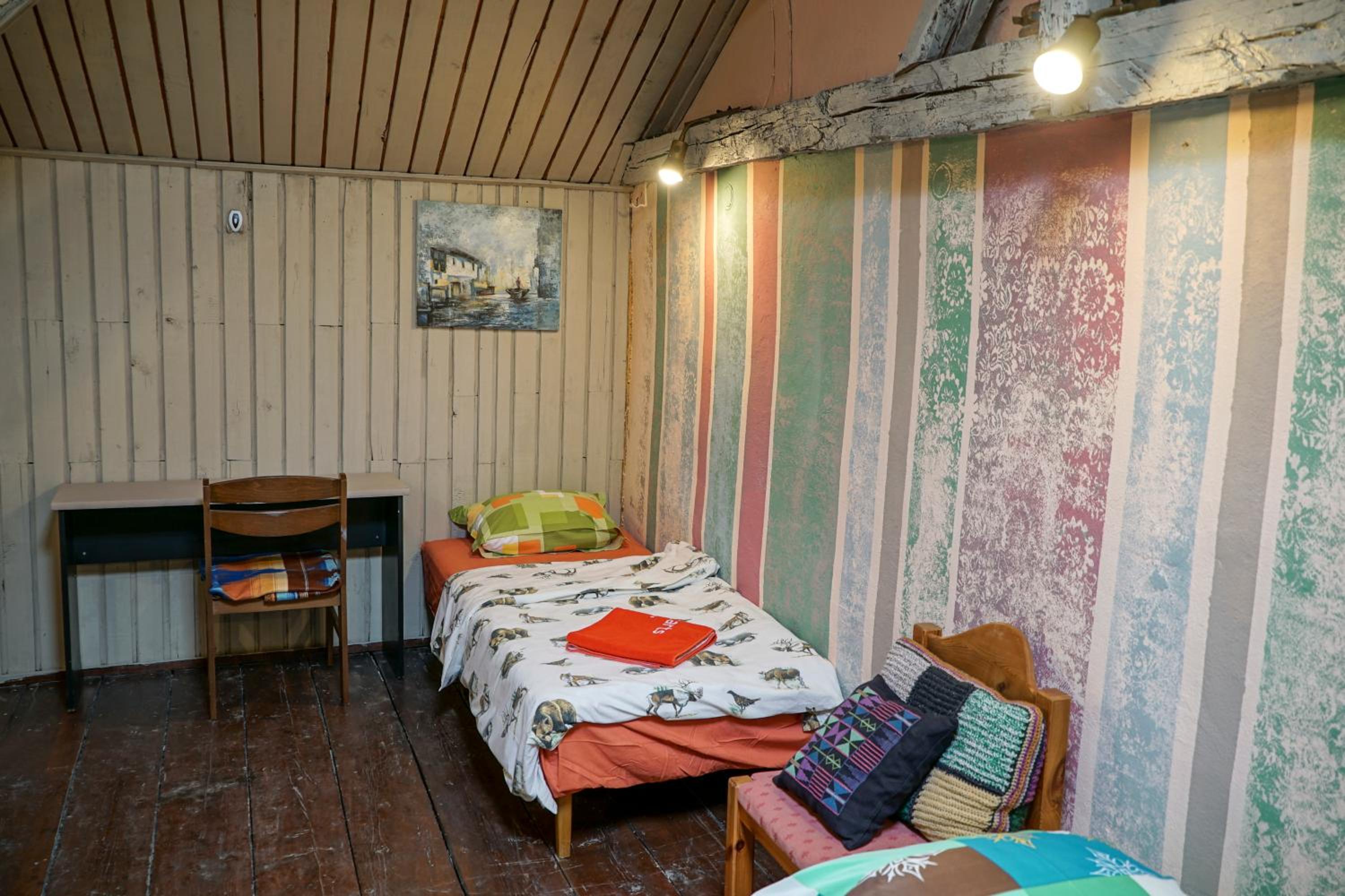 Quadruple Room with Shared Bathroom photo 2