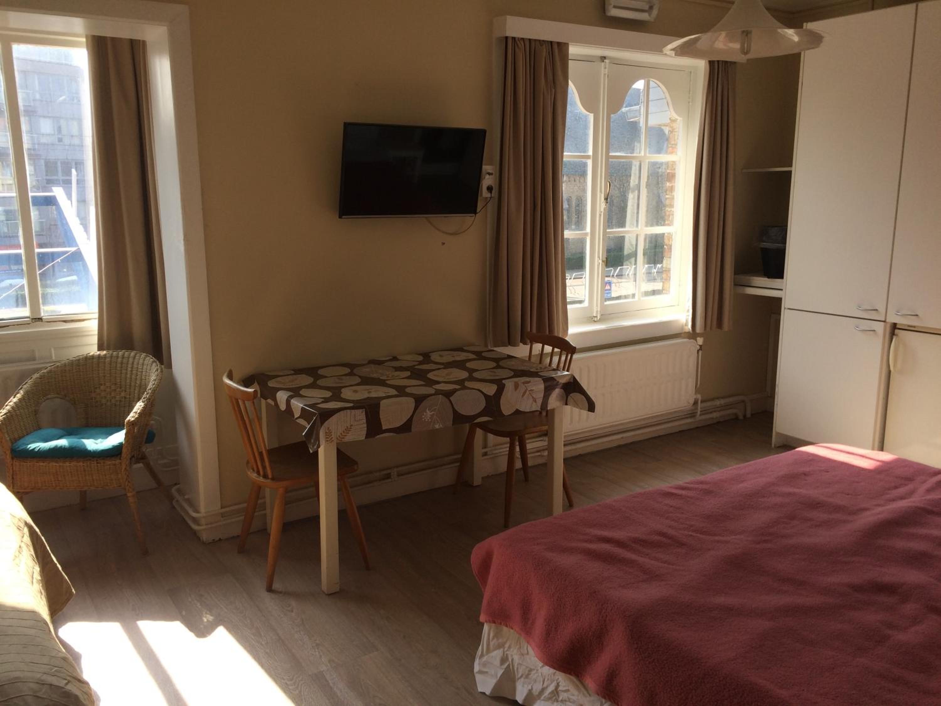 Studio Apartment photo 2