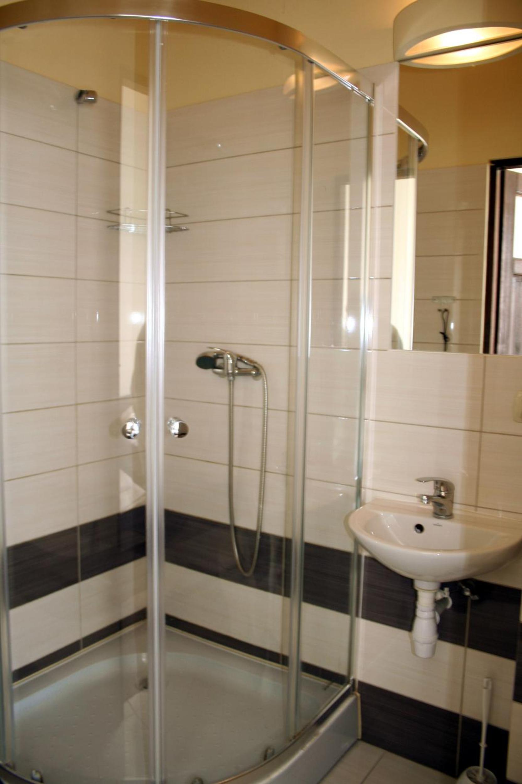 Double Room - Photo 5