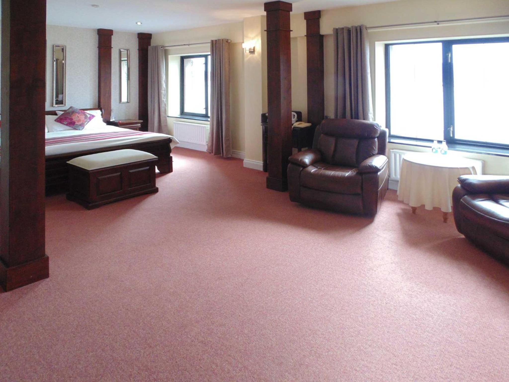 Deluxe Suite with Sea View - Photo 7
