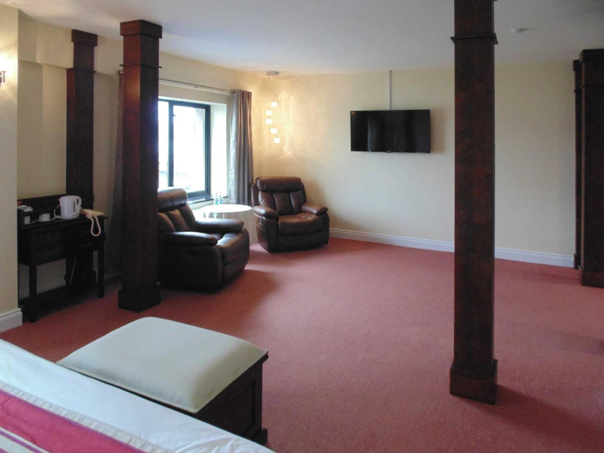 Deluxe Suite with Sea View - Photo 5