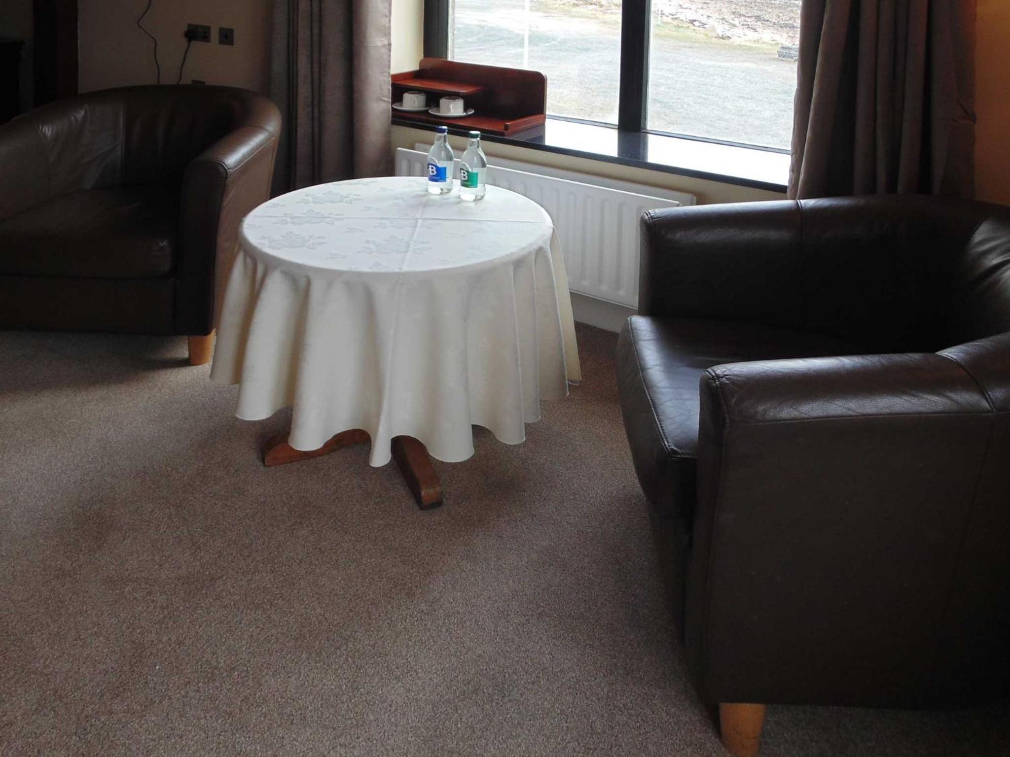 Deluxe Suite with Sea View - Photo 10