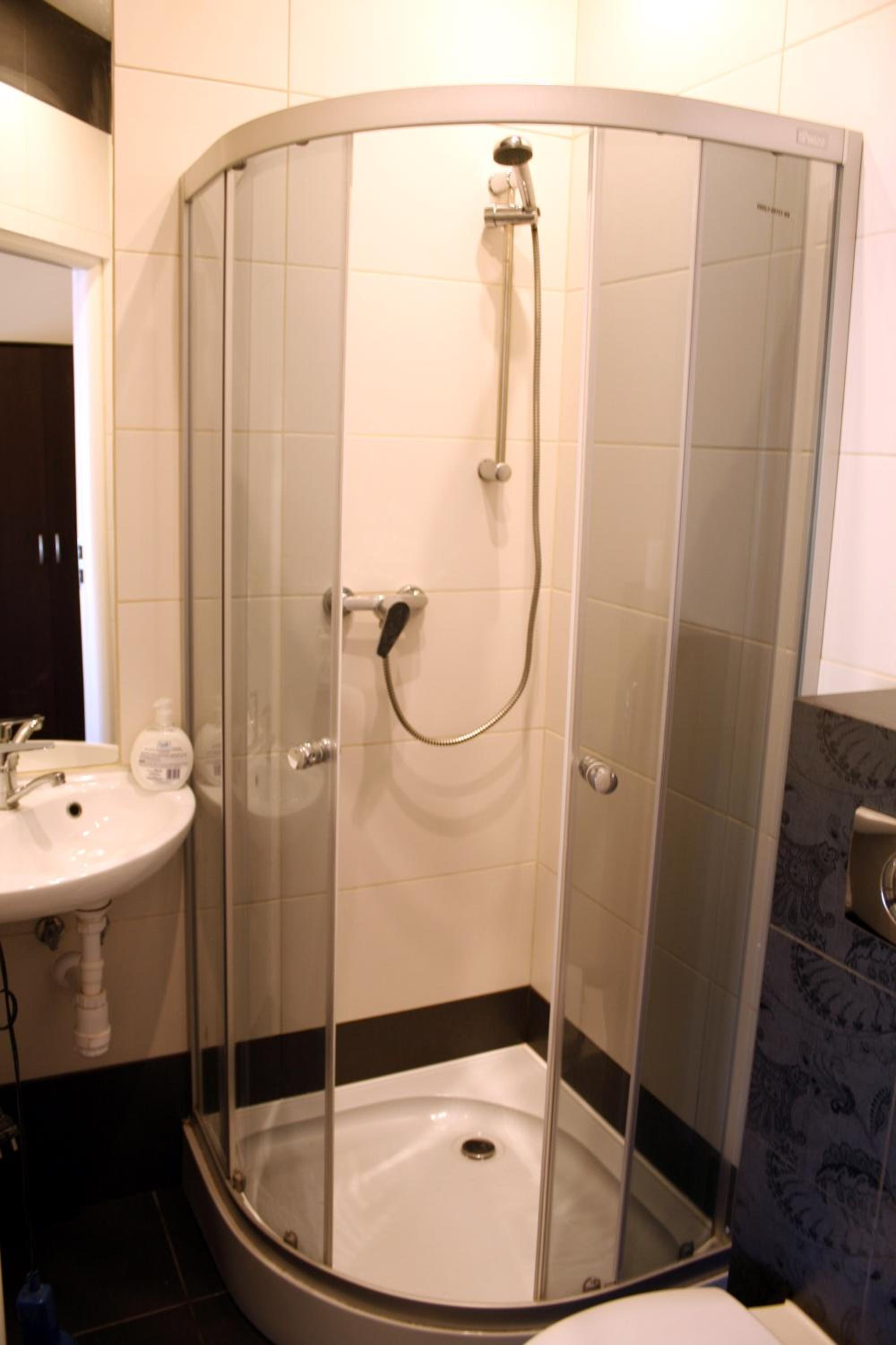 Triple Room with Bathroom - Photo 4