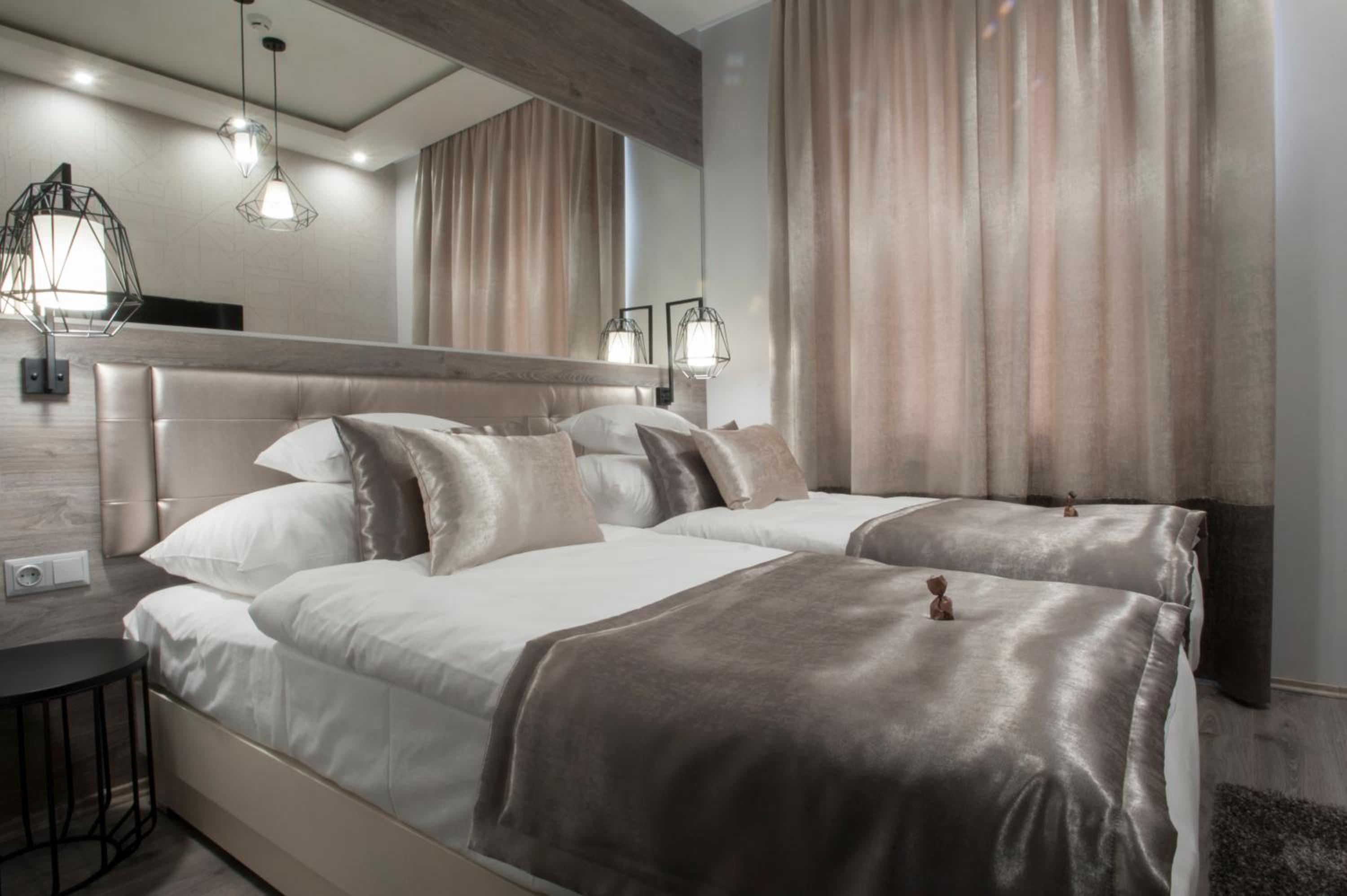 Double or Twin Room with Shower - Photo 1