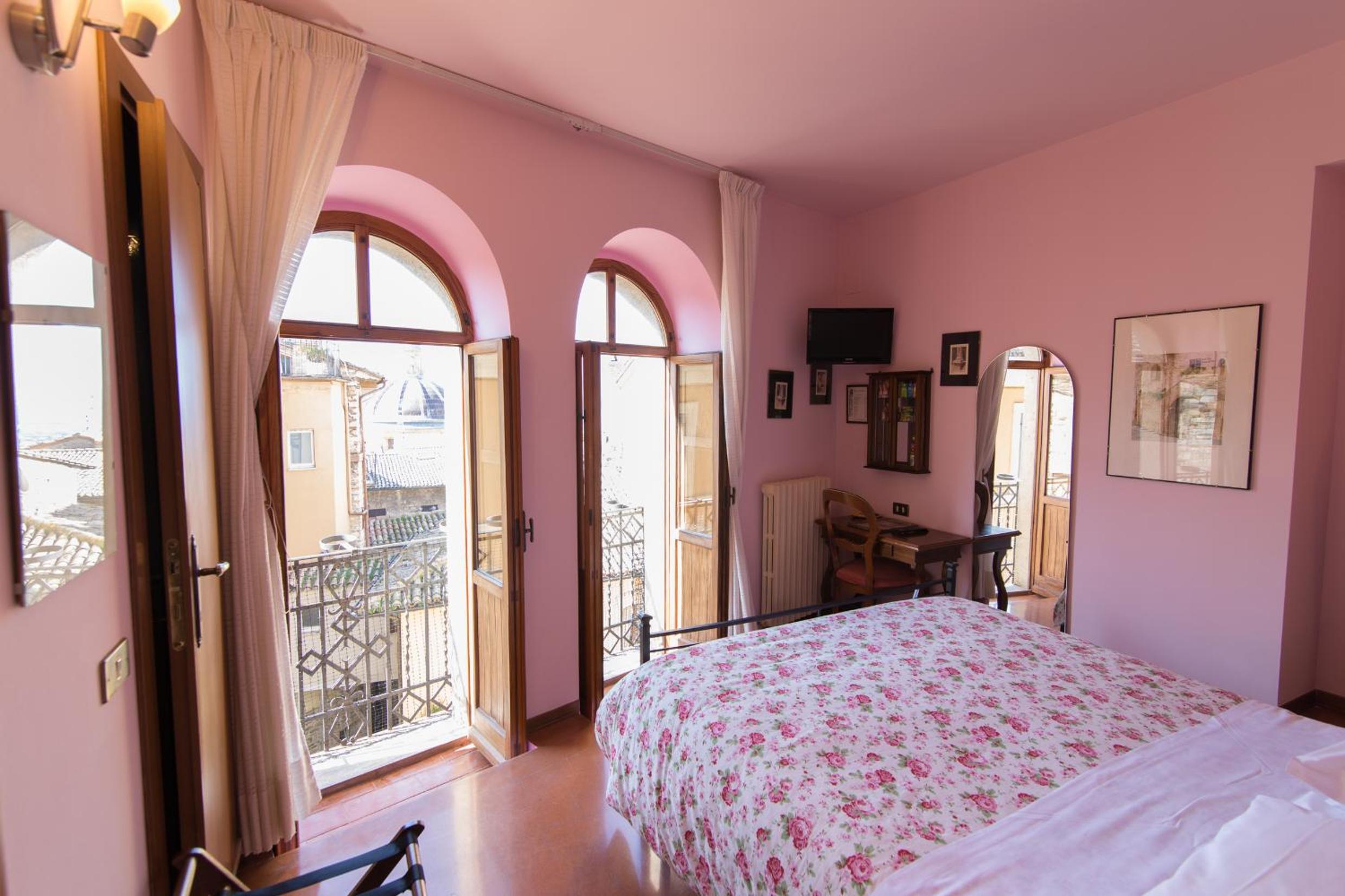 Double Room - Photo 15