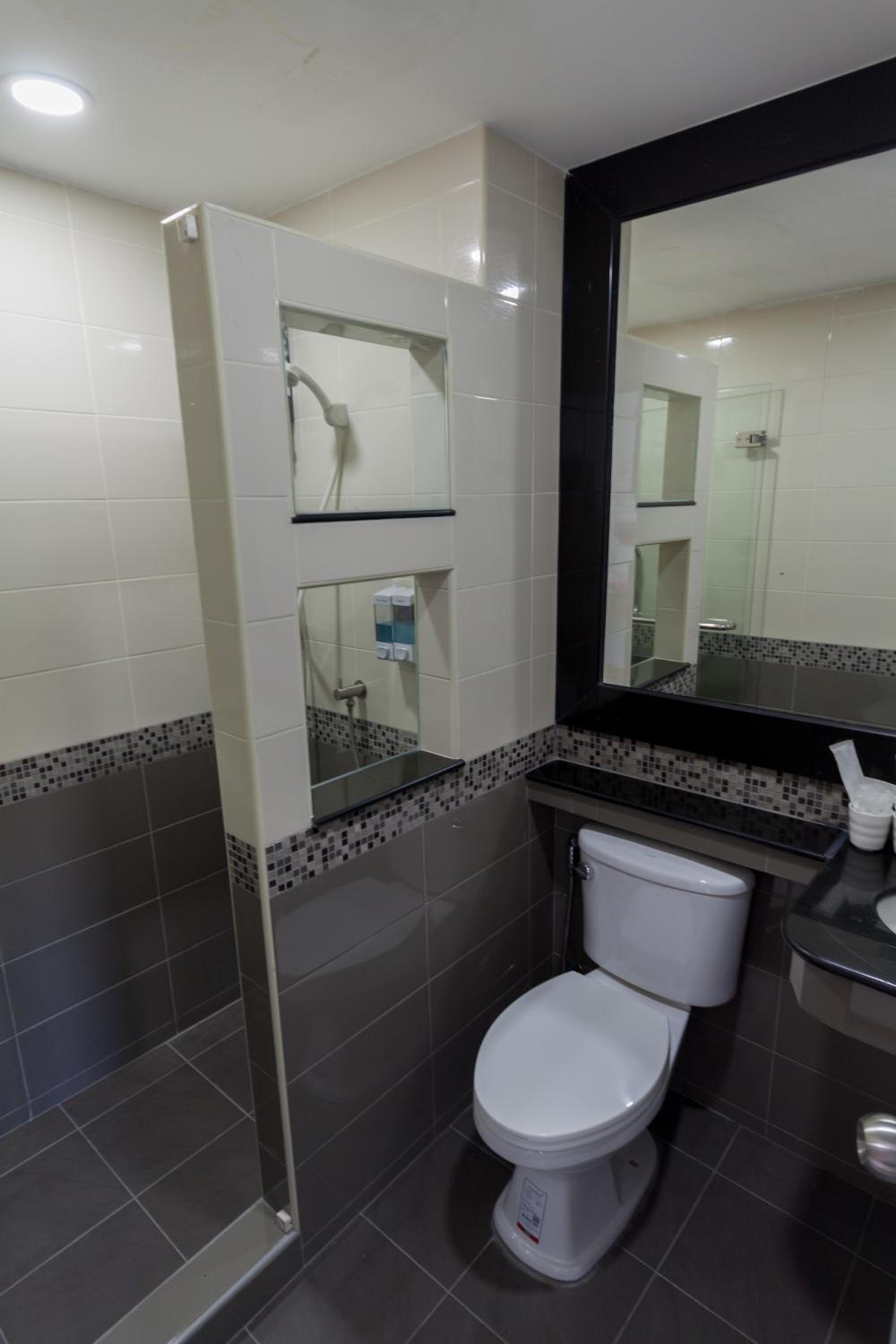 Deluxe Double Room with Balcony photo 3
