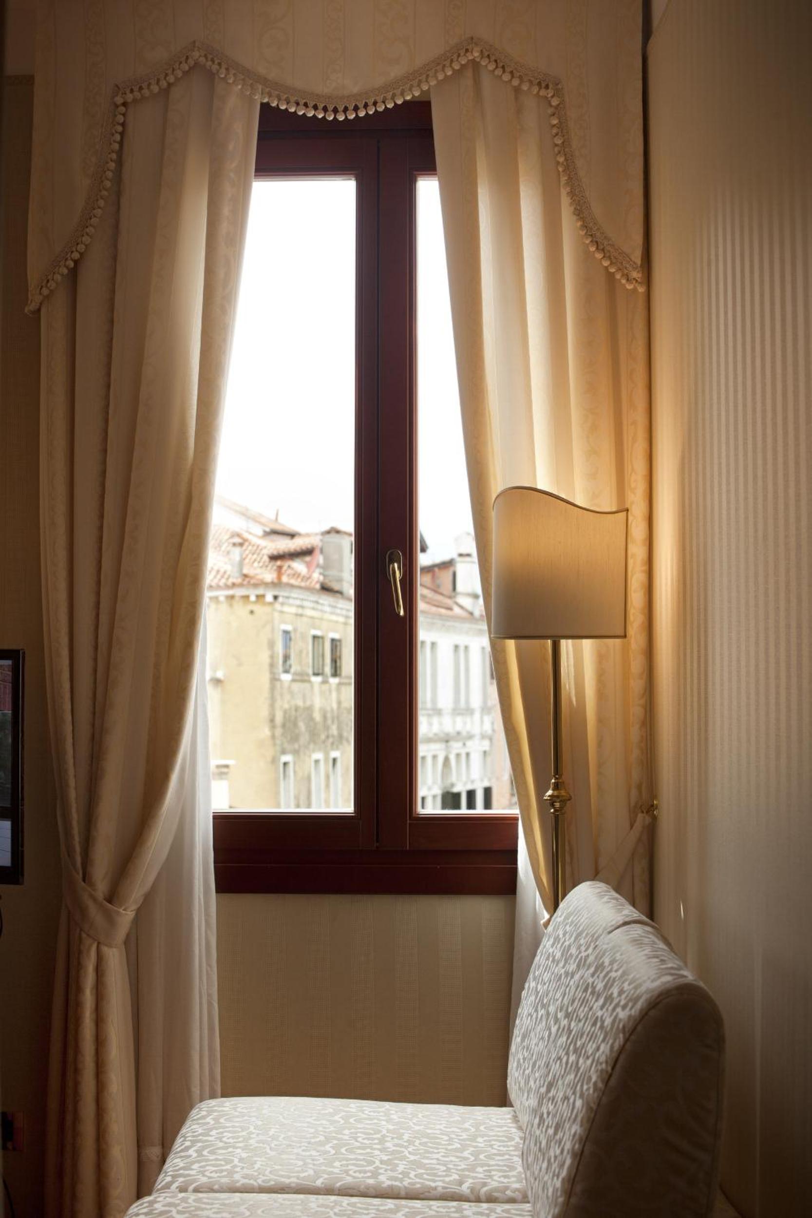 Junior Suite with Canal View photo 2