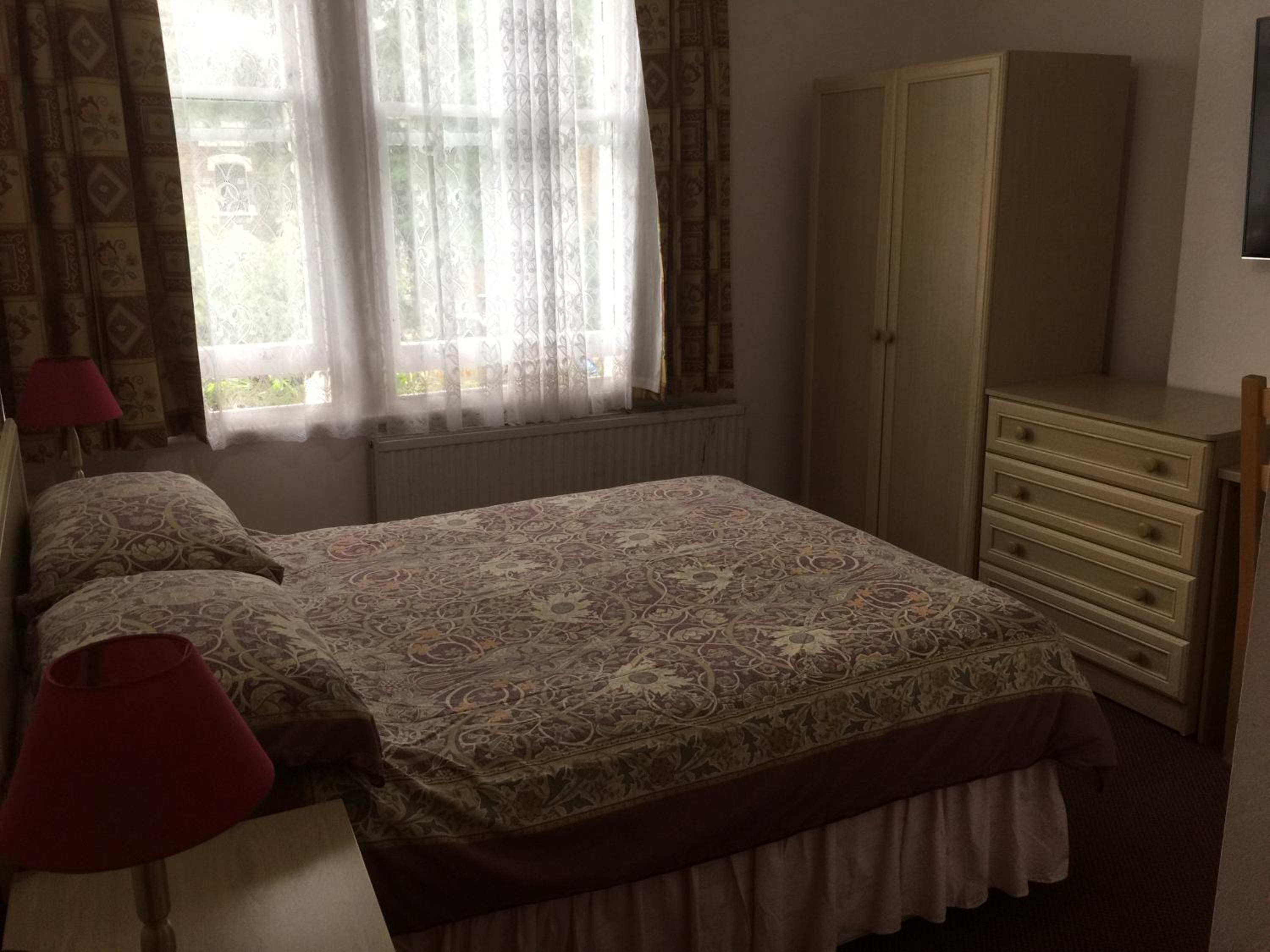 Double Room with Shared Bathroom photo 3
