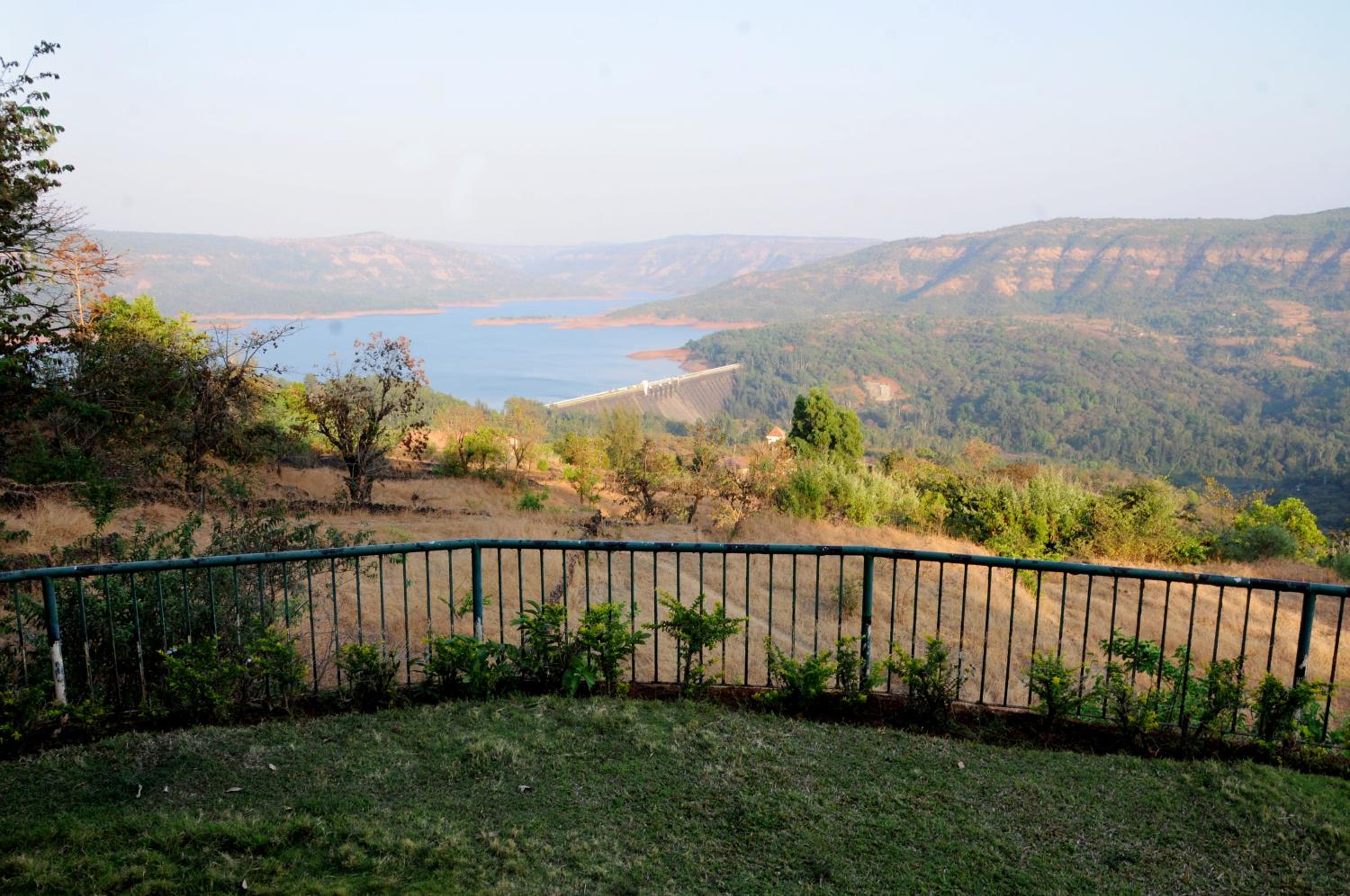 Double Room with Lake View - Photo 4