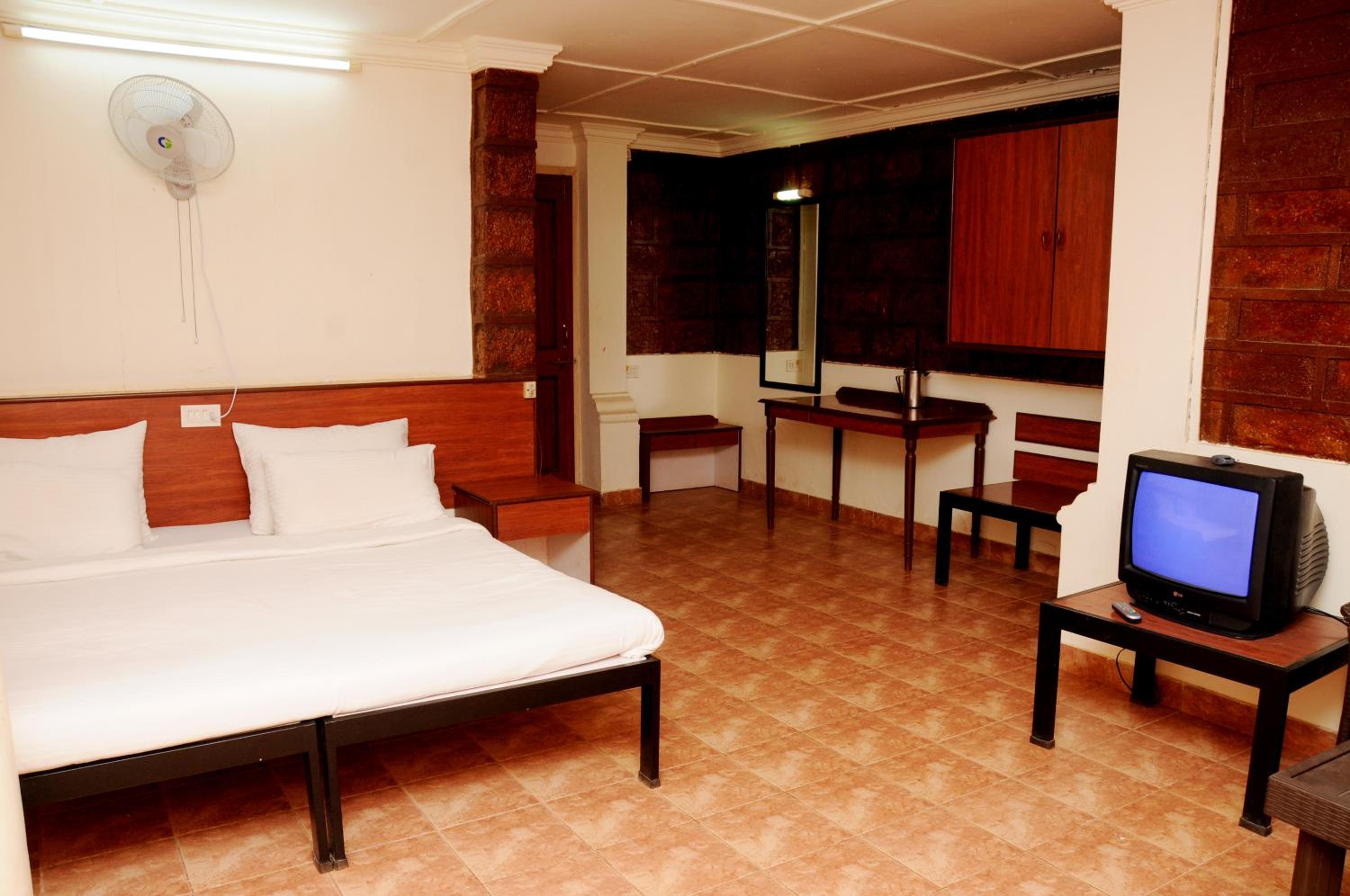 Double Room with Lake View - Photo 5