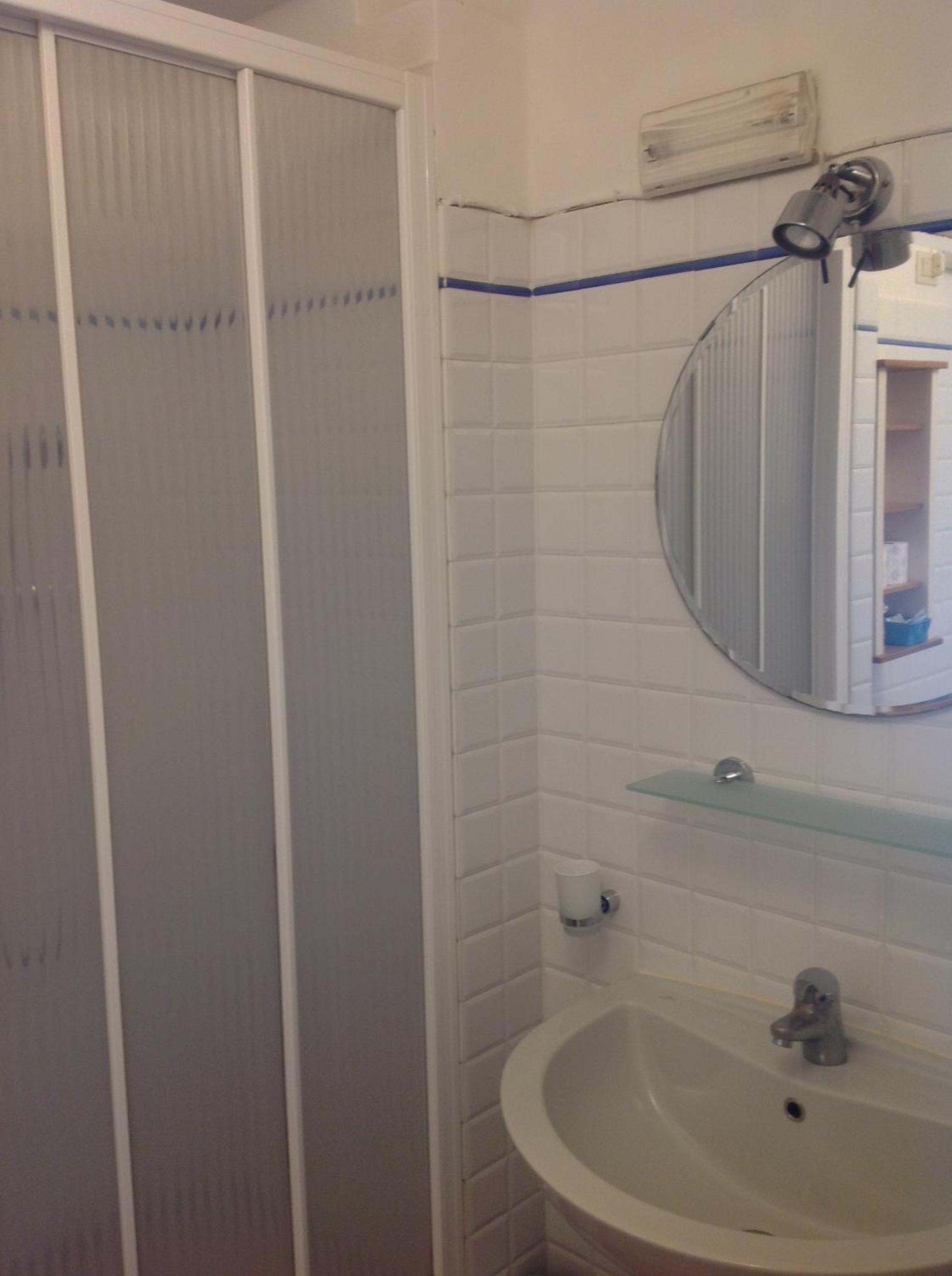 Double Room - Photo 22