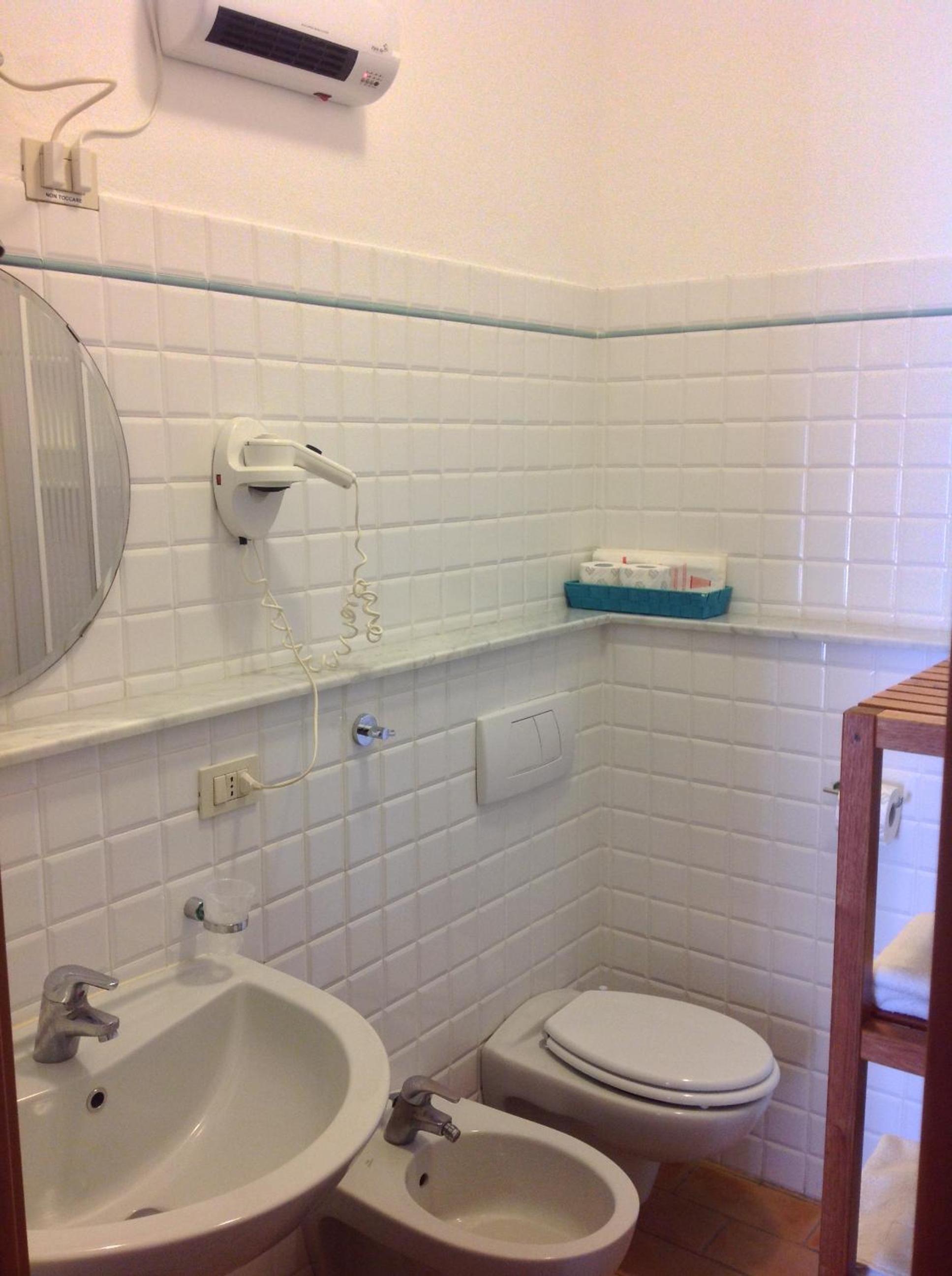 Double Room - Photo 18