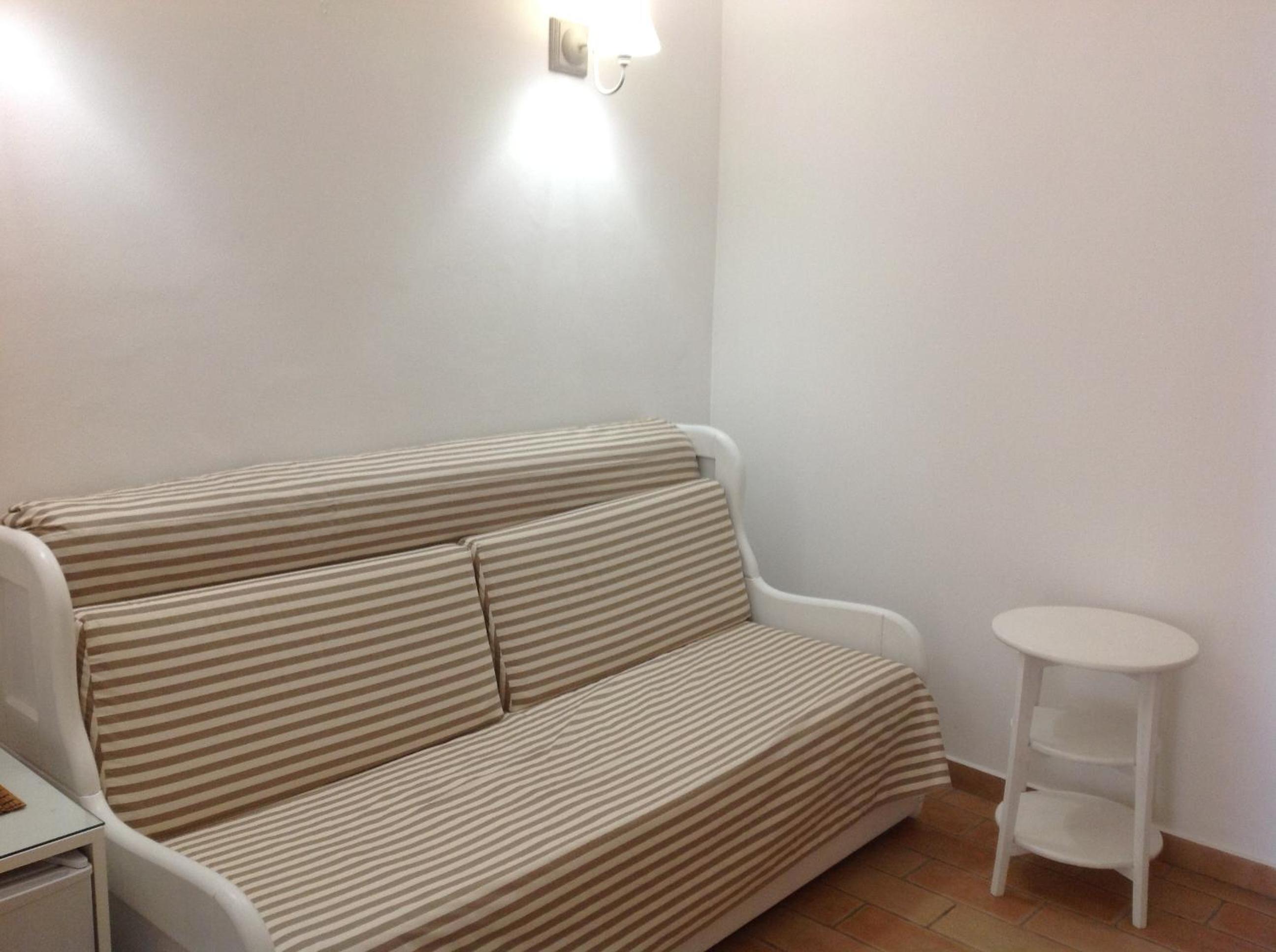 Double Room - Photo 5