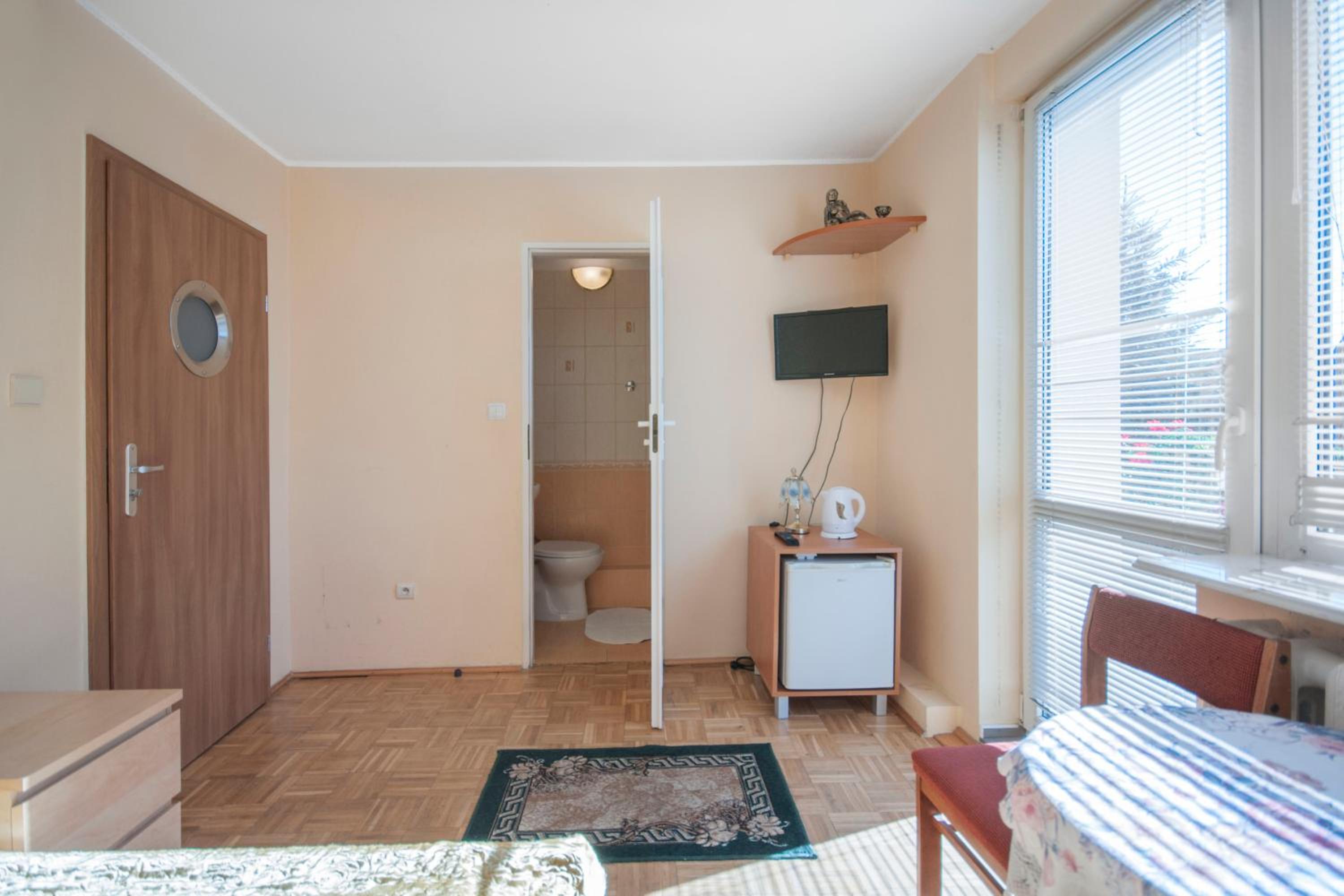 Double Room with Private Bathroom photo 2