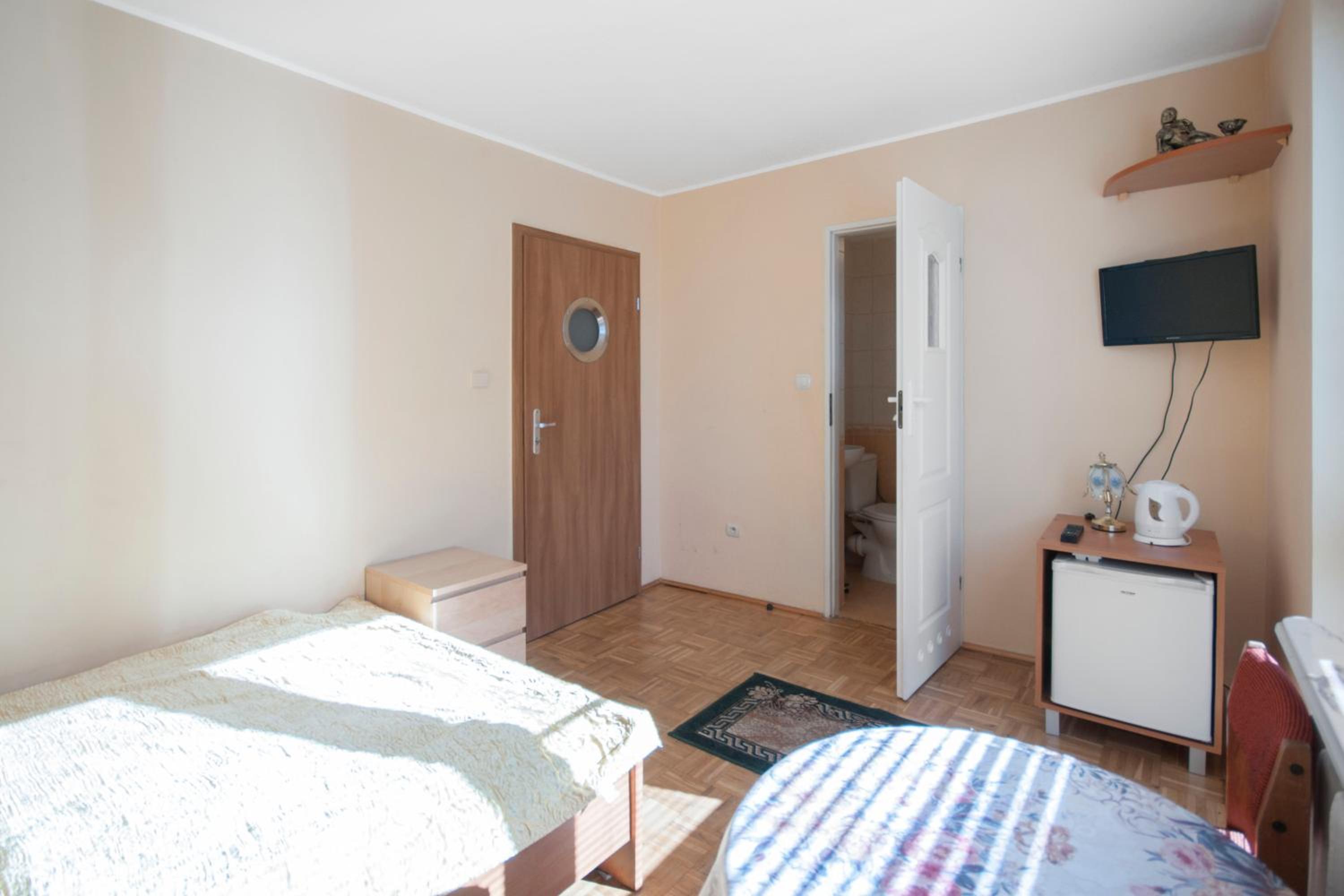 Double Room with Private Bathroom photo 3