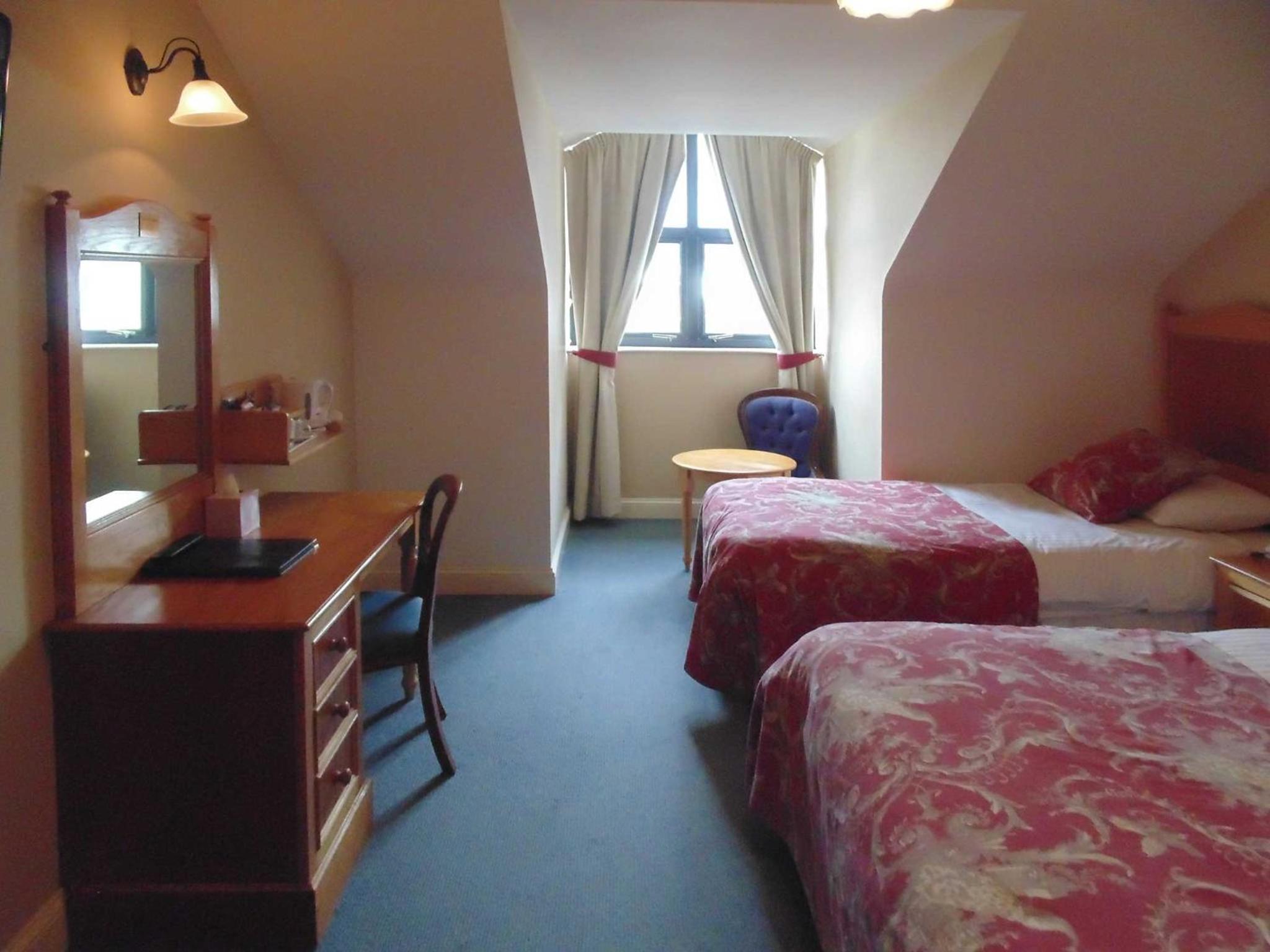 Double or Twin Room with Sea View - Photo 8